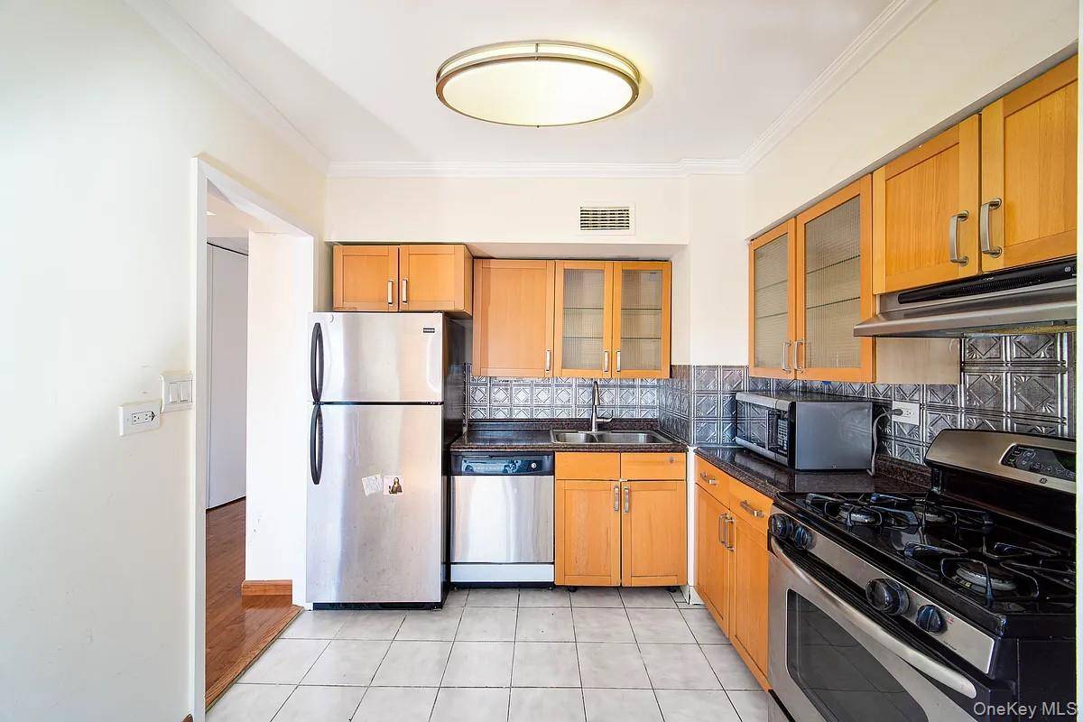 119-49 Union Turnpike #6C, Forest Hills, NY 11375