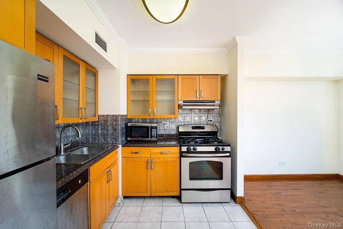 119-49 Union Turnpike #6C, Forest Hills, NY 11375