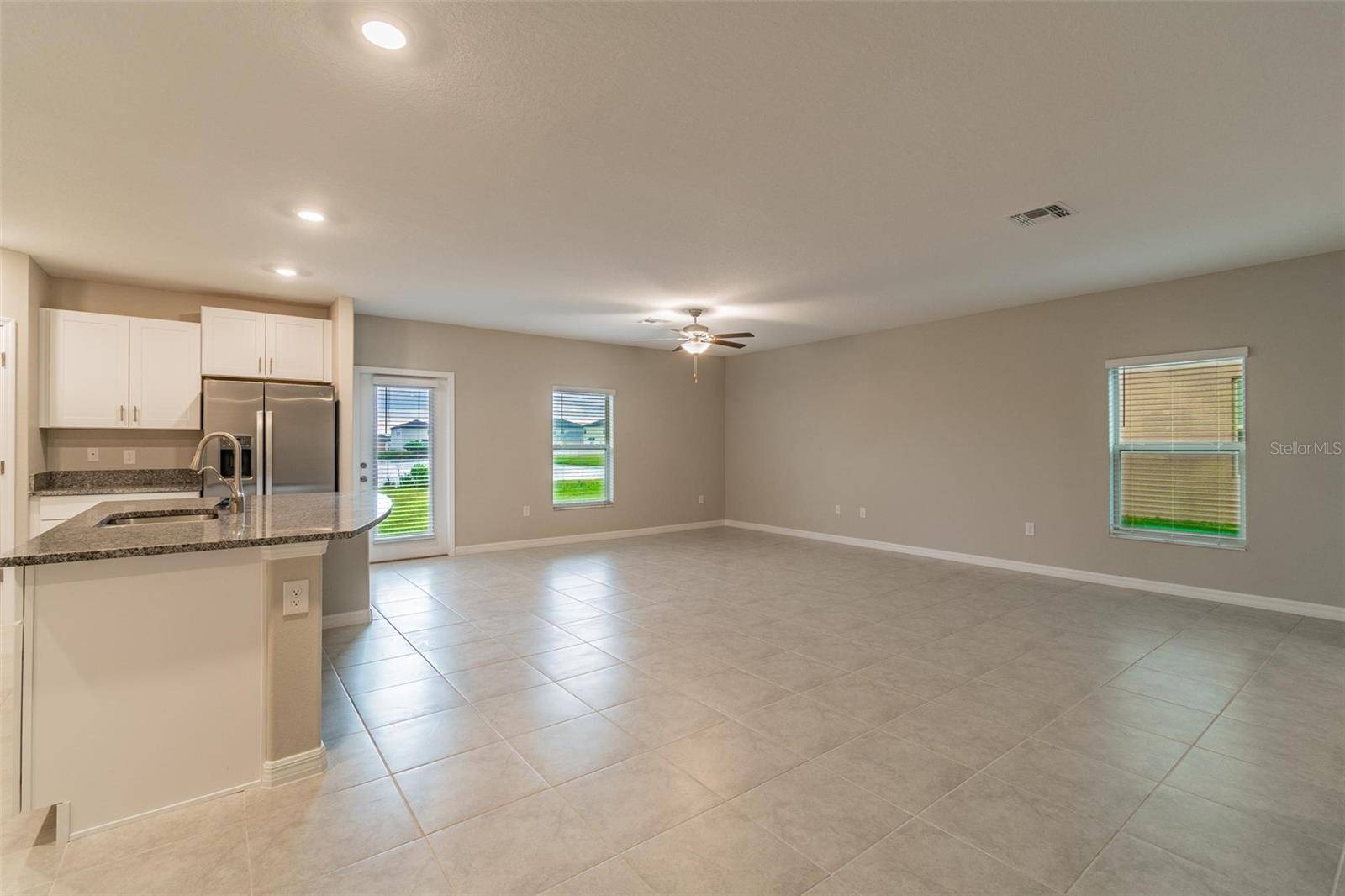 5064 WHITE CHICORY DR, Apollo Beach, FL 33572