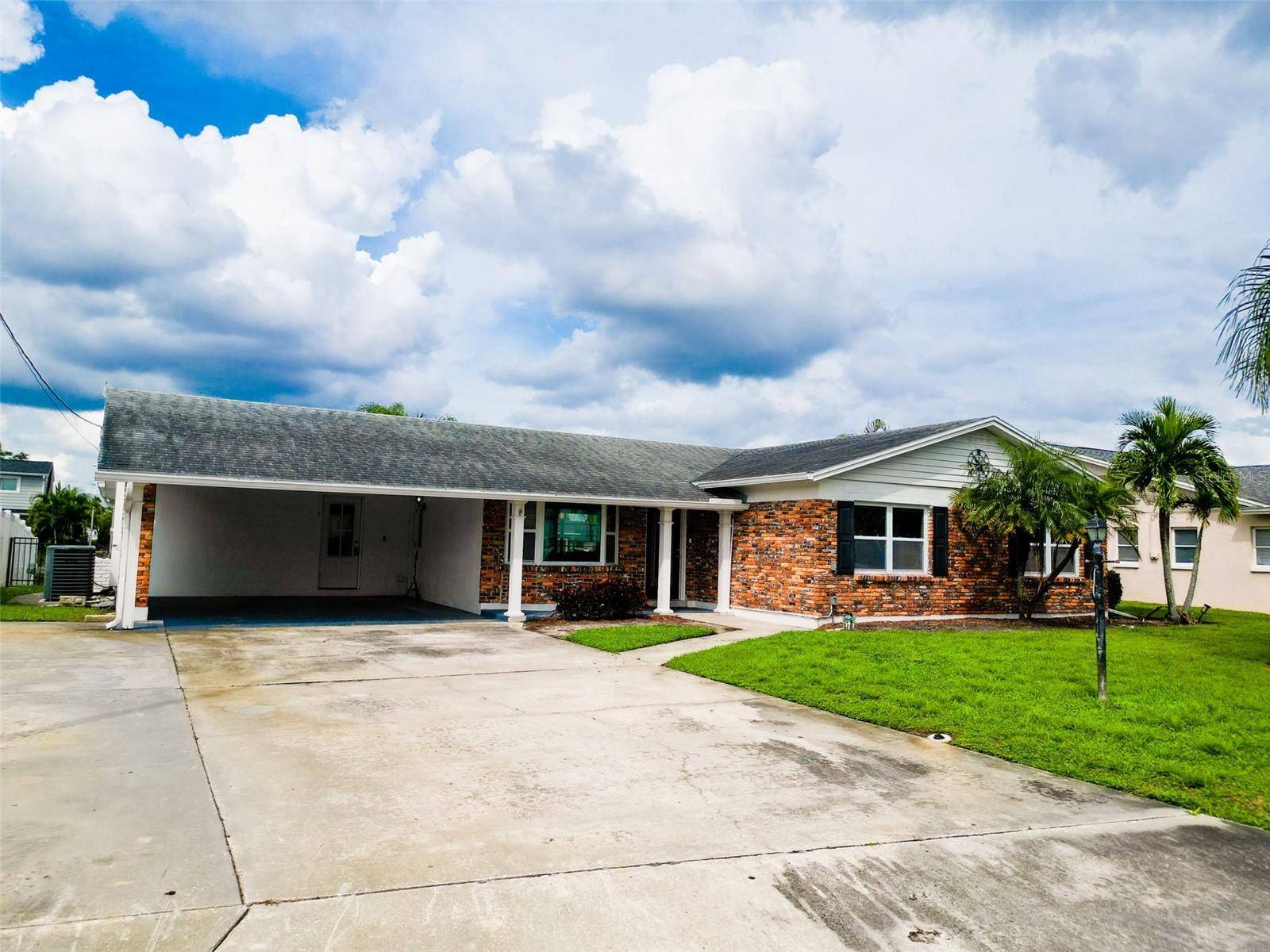 8723 HICKORYWOOD LN, Tampa, FL 33615