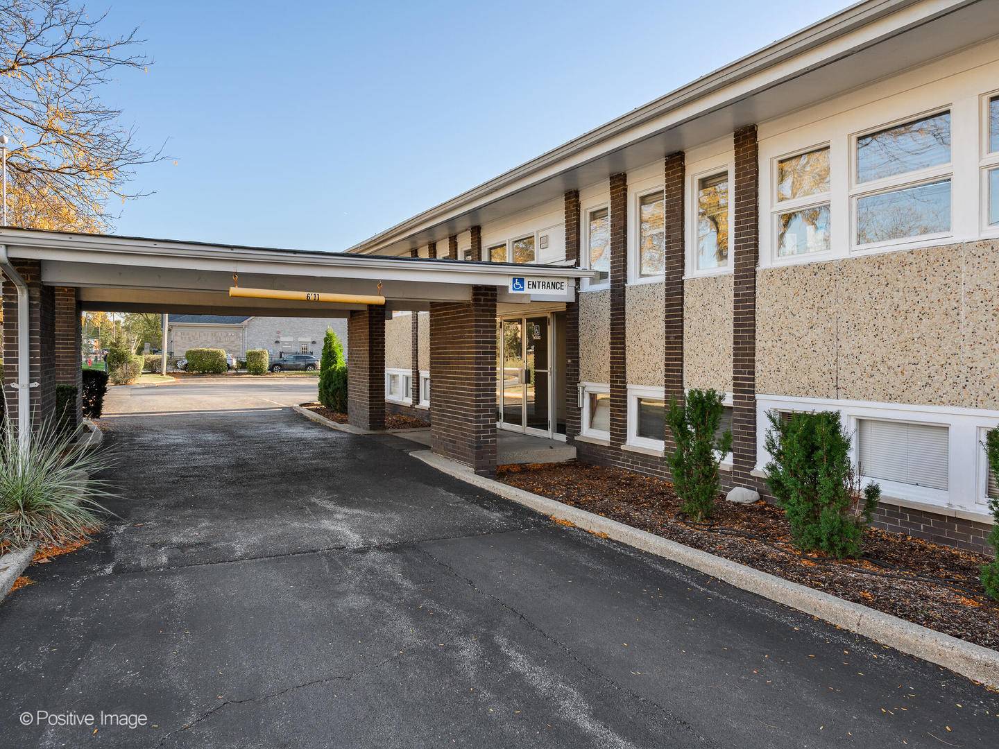 9631 Gross Point RD, Skokie, IL 60076