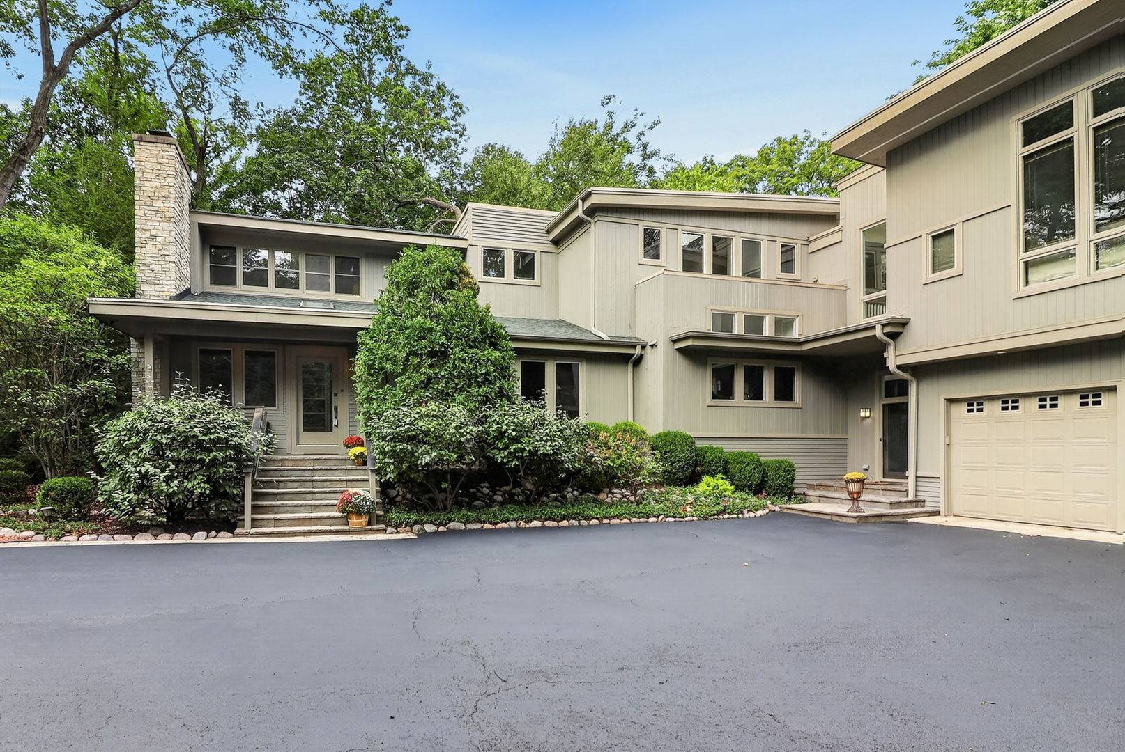 5311 Lee AVE, Downers Grove, IL 60515