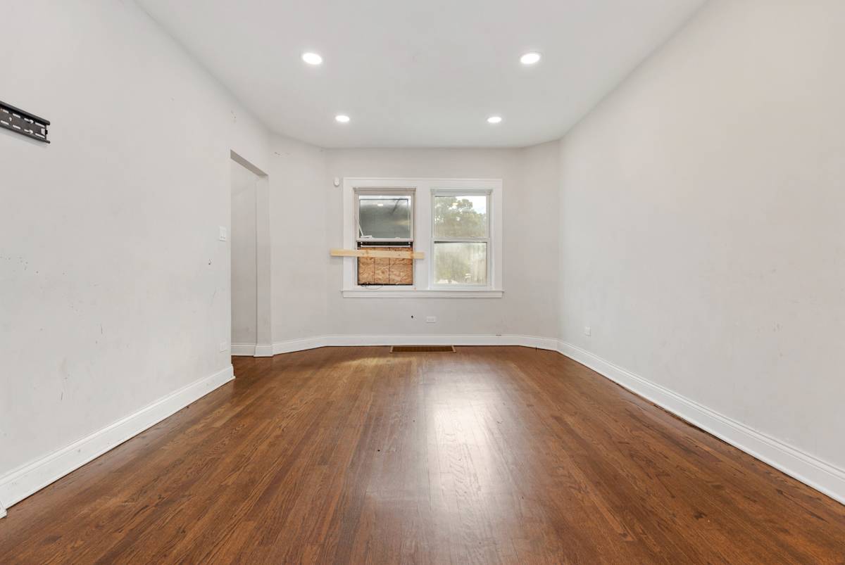 9132 S Blackstone AVE, Chicago, IL 60619