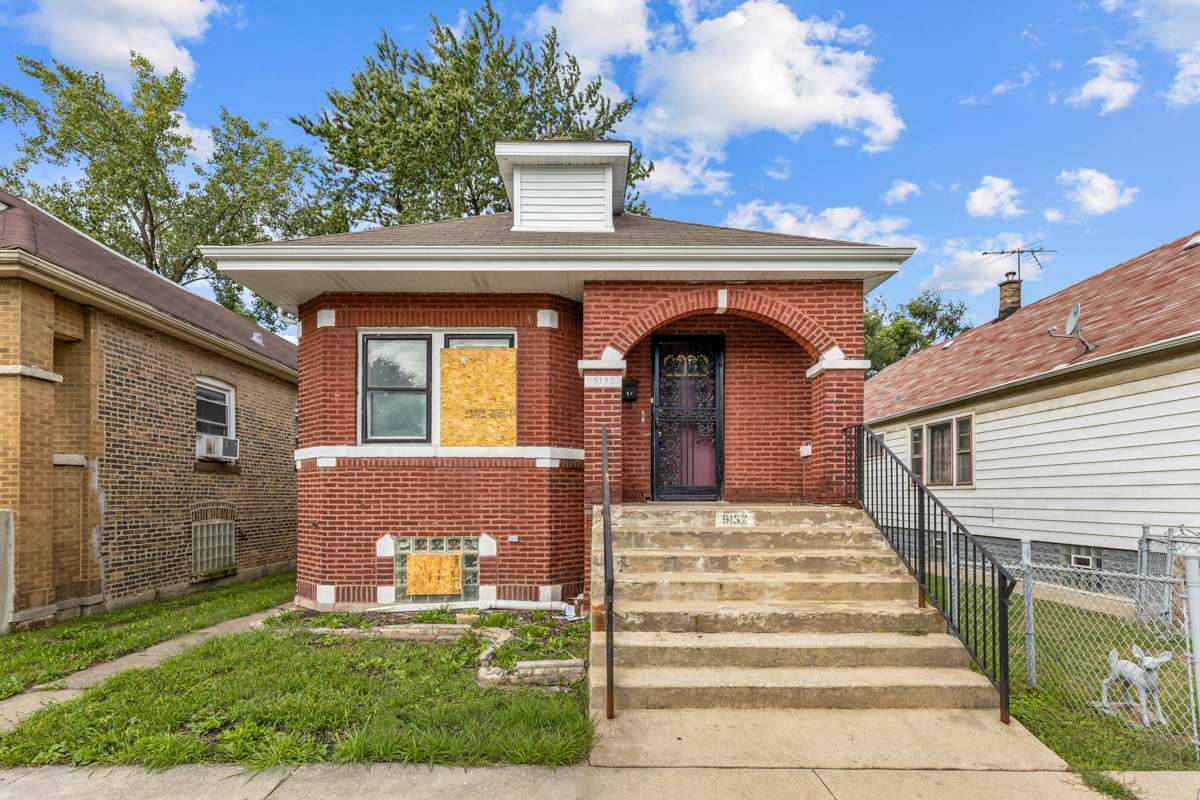 9132 S Blackstone AVE, Chicago, IL 60619