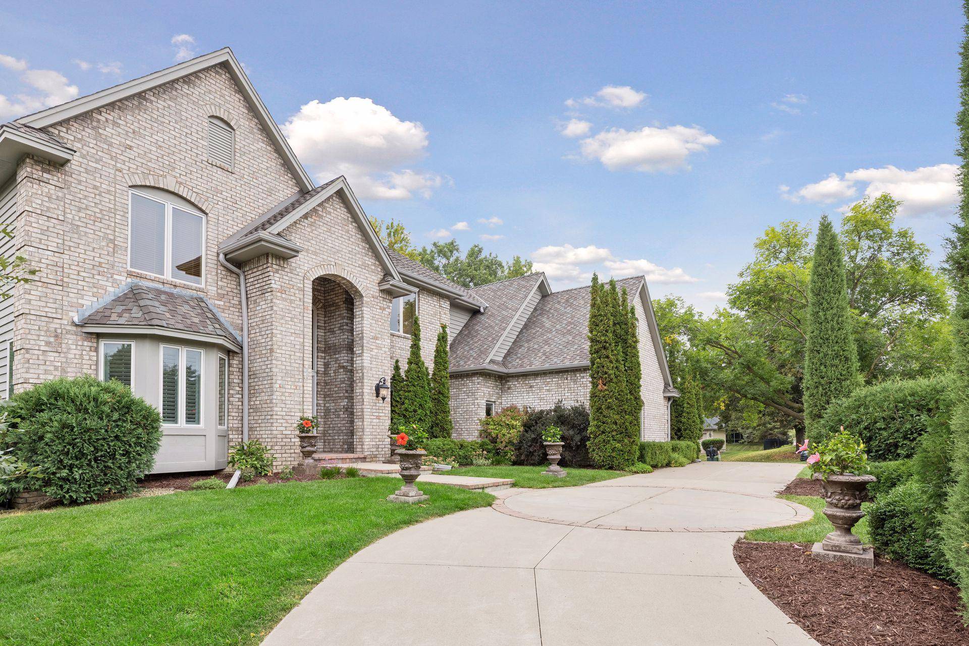 16465 Eagle Ridge DR, Minnetonka, MN 55345