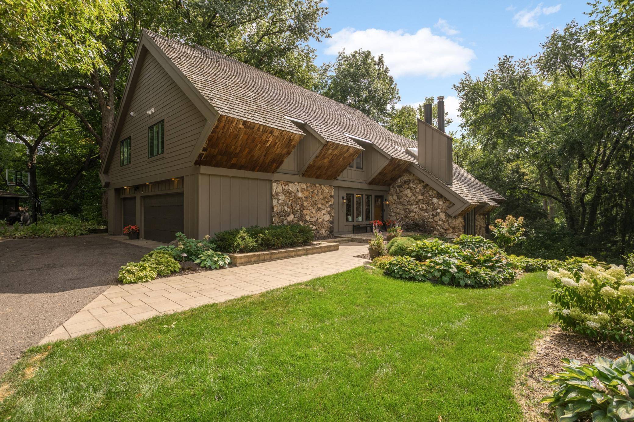 694 Maple Park DR, Mendota Heights, MN 55118