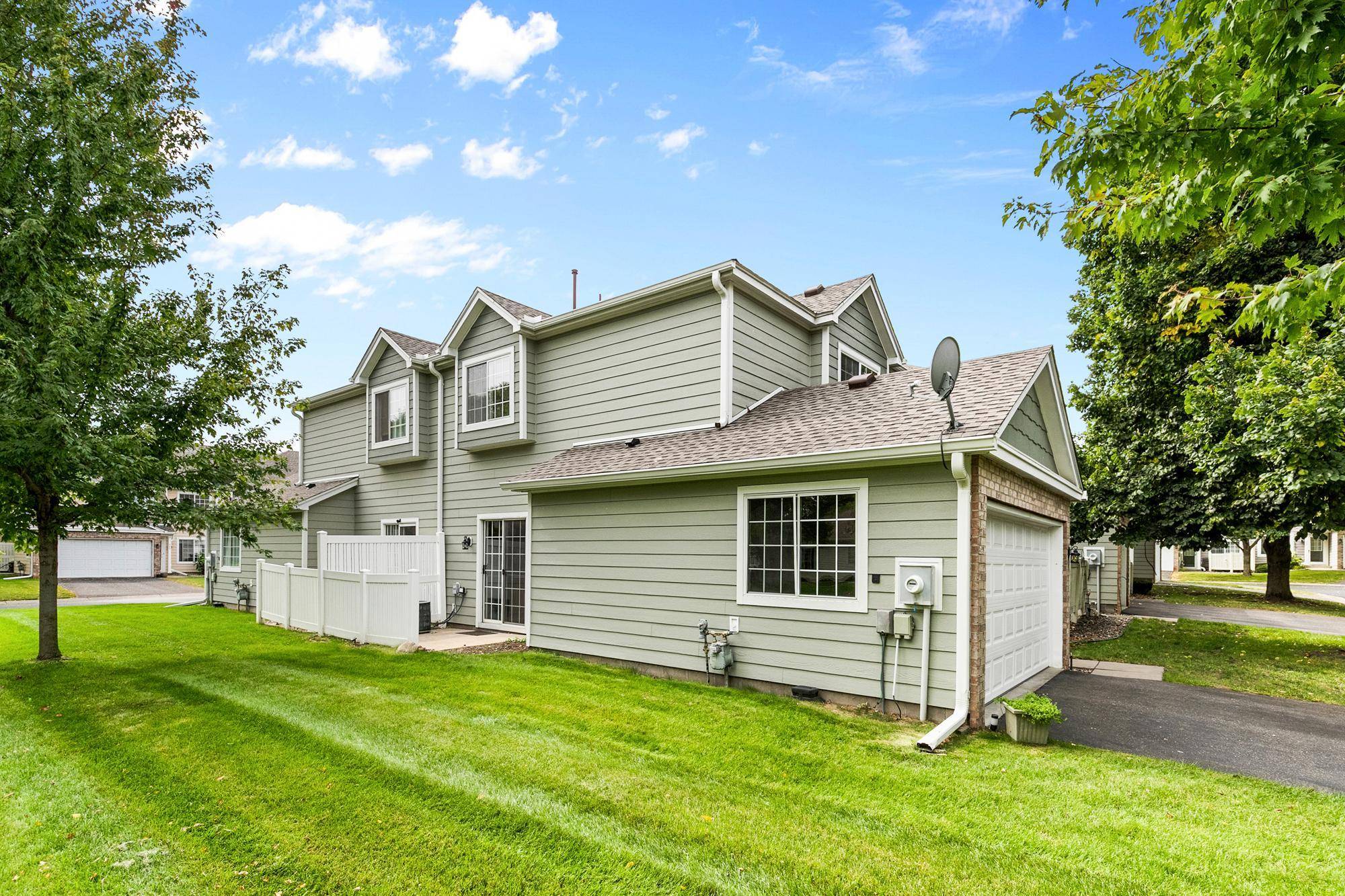 502 Mariner WAY, Woodbury, MN 55129