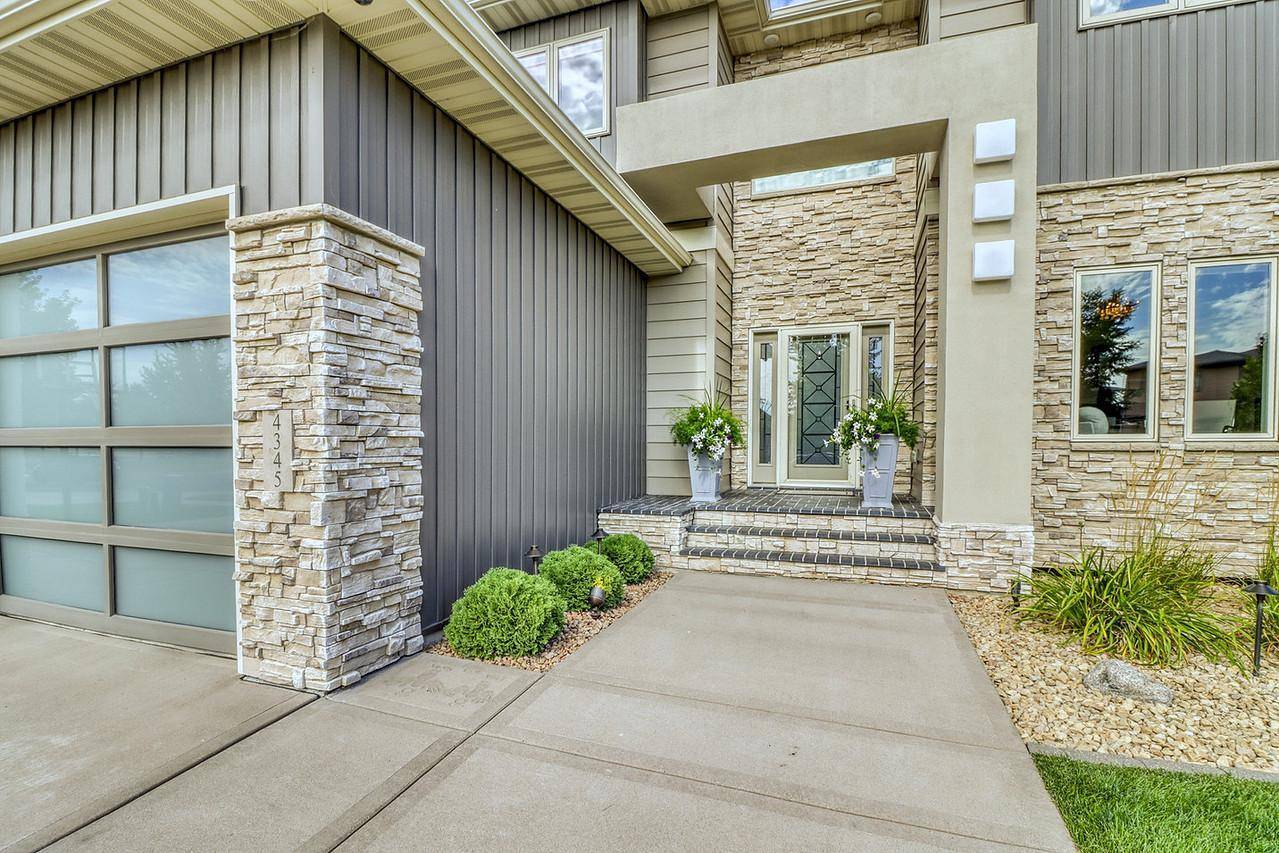 4345 Beach LN S, Fargo, ND 58104