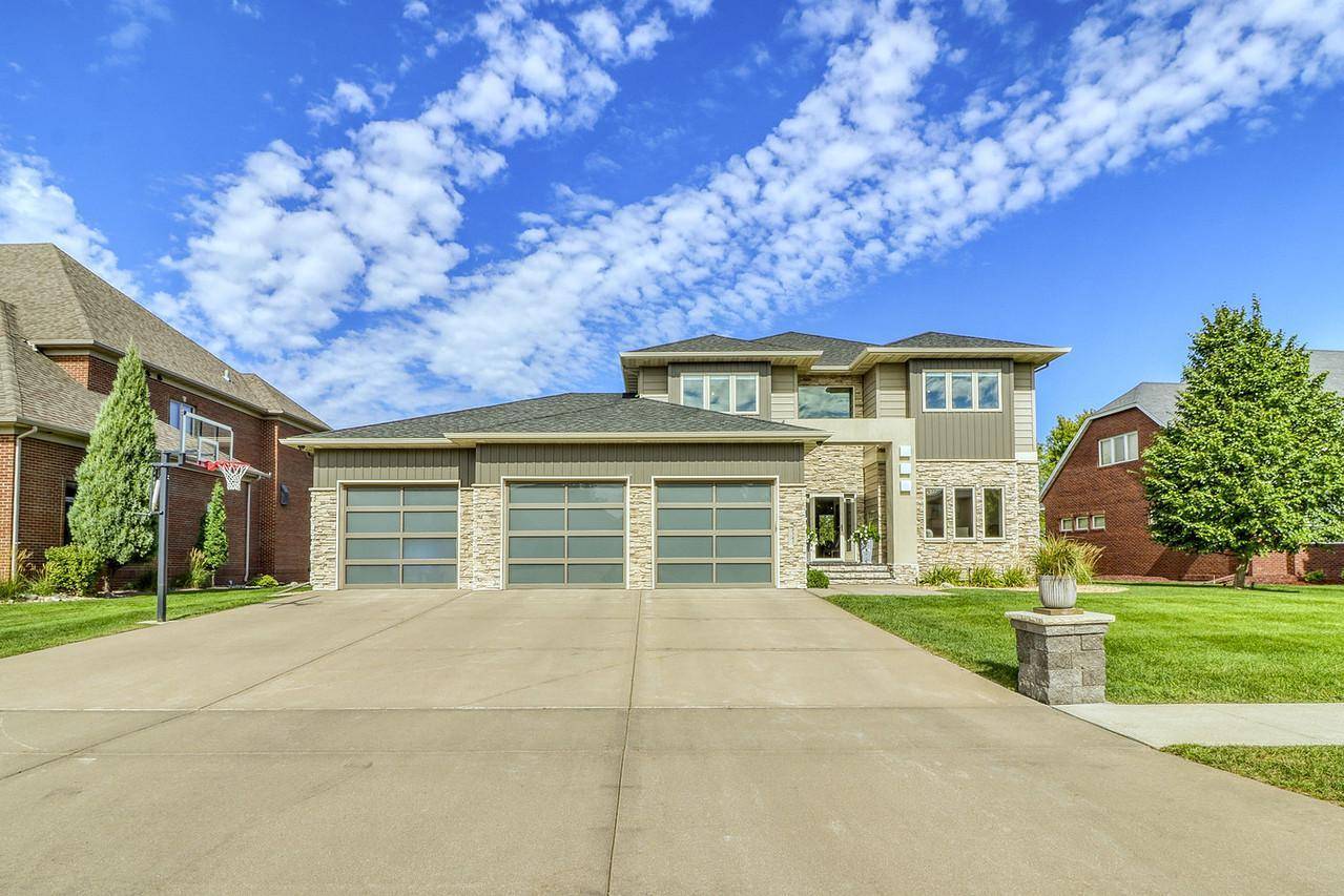 4345 Beach LN S, Fargo, ND 58104