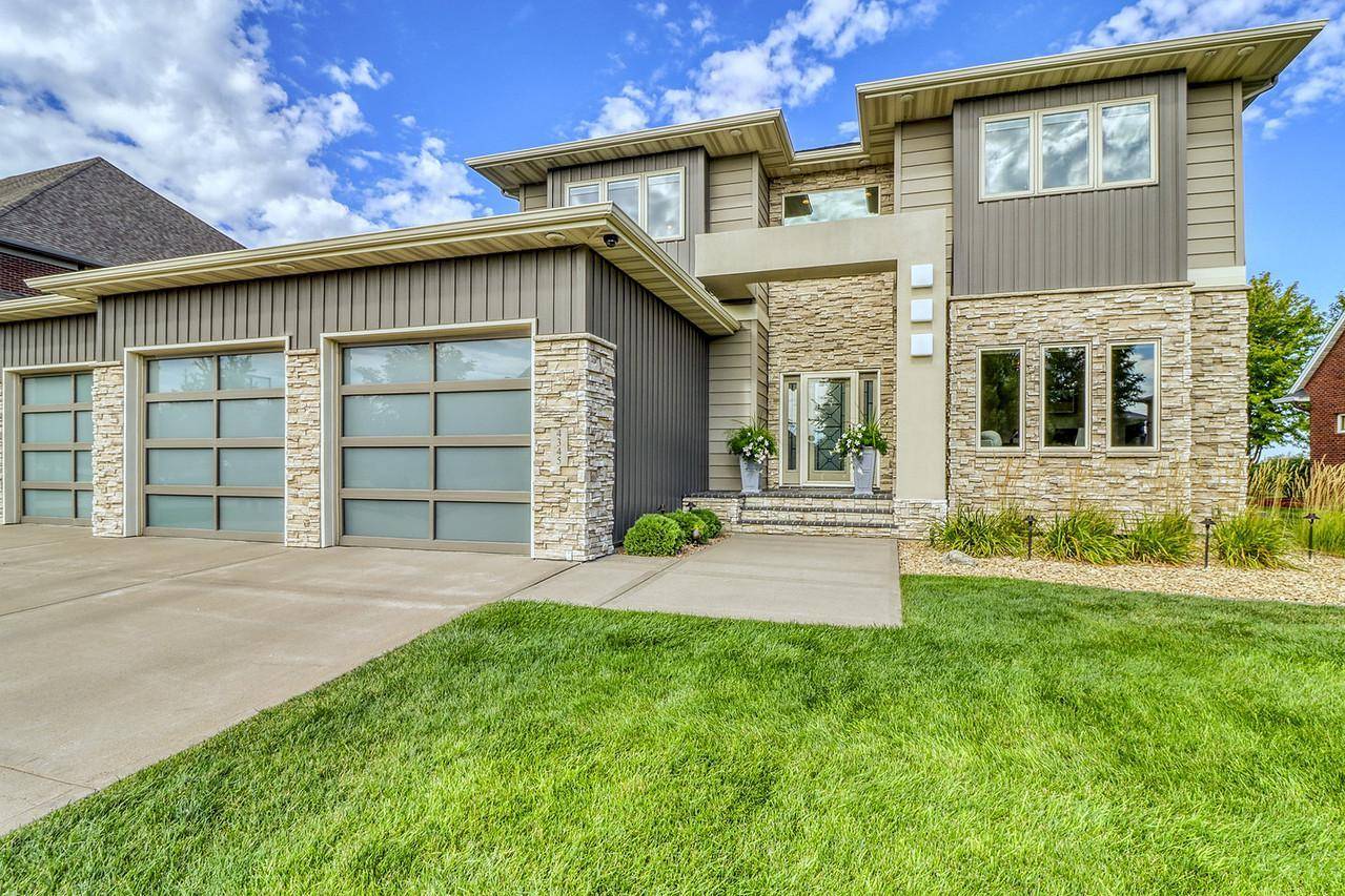 4345 Beach LN S, Fargo, ND 58104