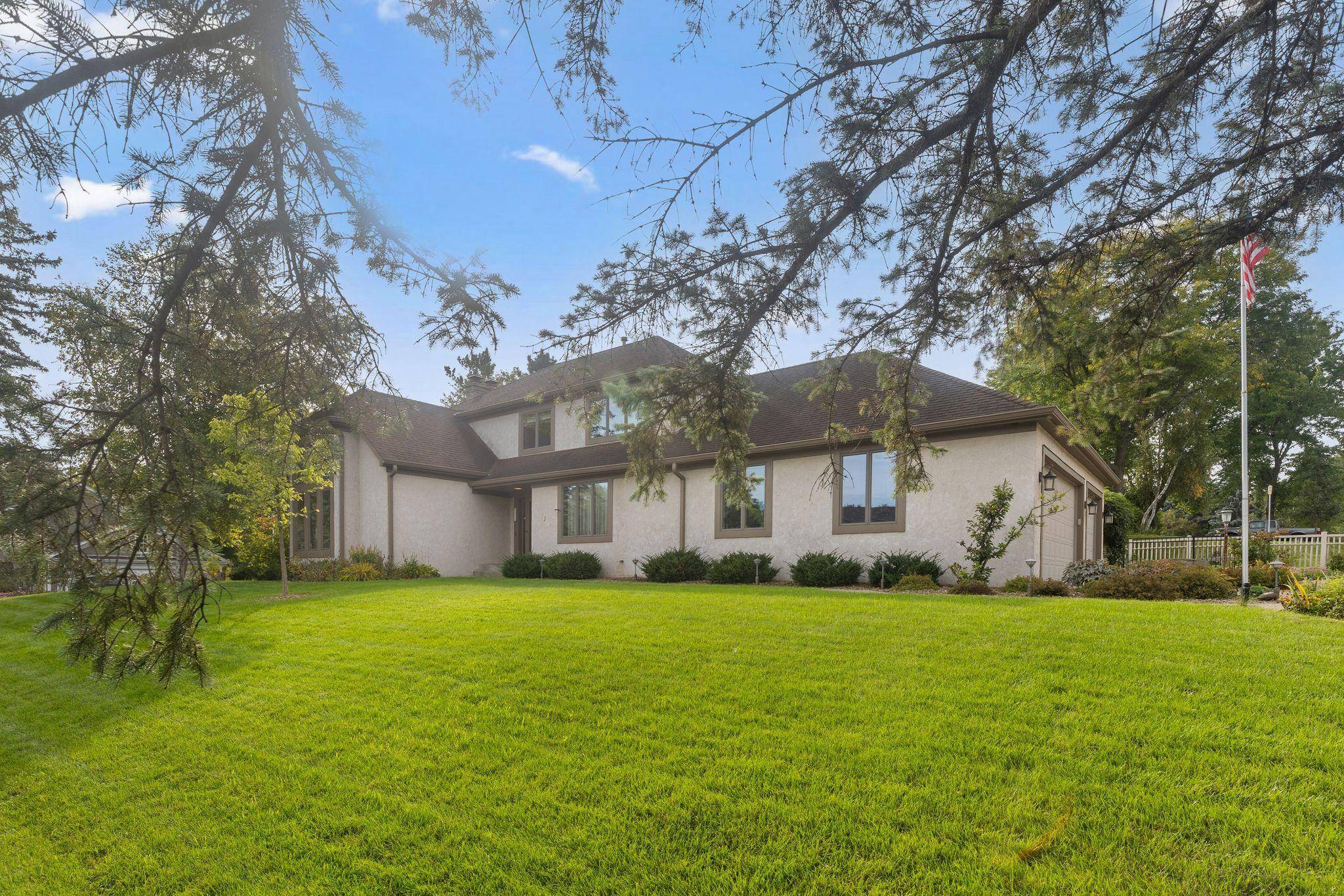 525 Sycamore CIR, Plymouth, MN 55441
