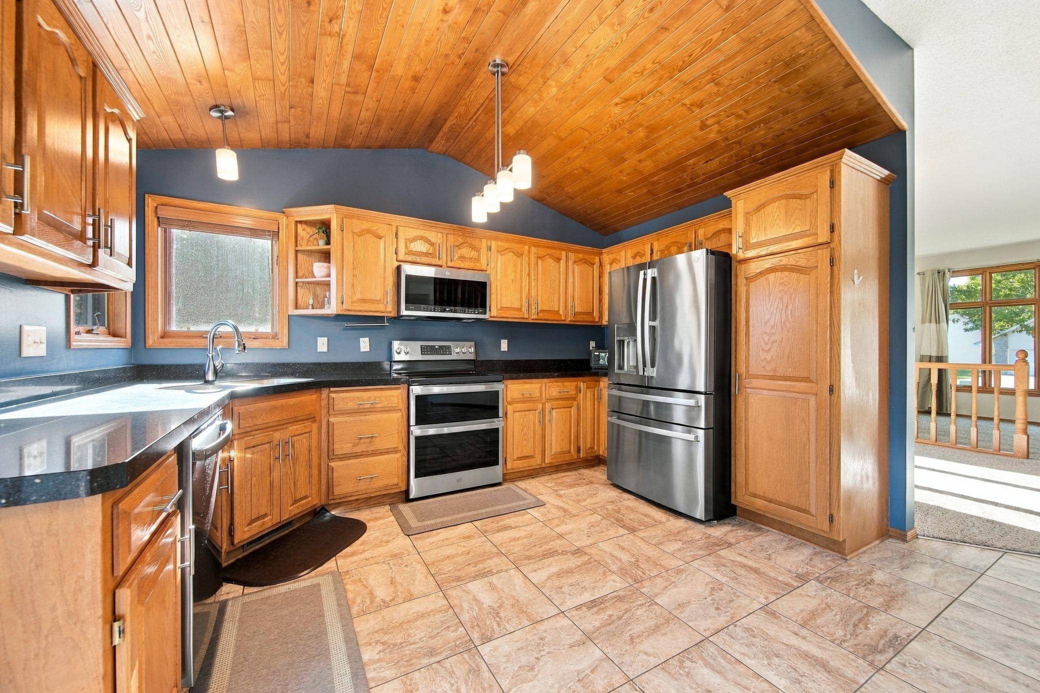 490 Hawthorn RD, Lino Lakes, MN 55014
