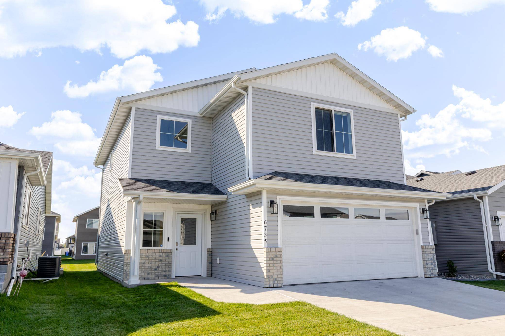 6735 Meadow View DR S, Fargo, ND 58104