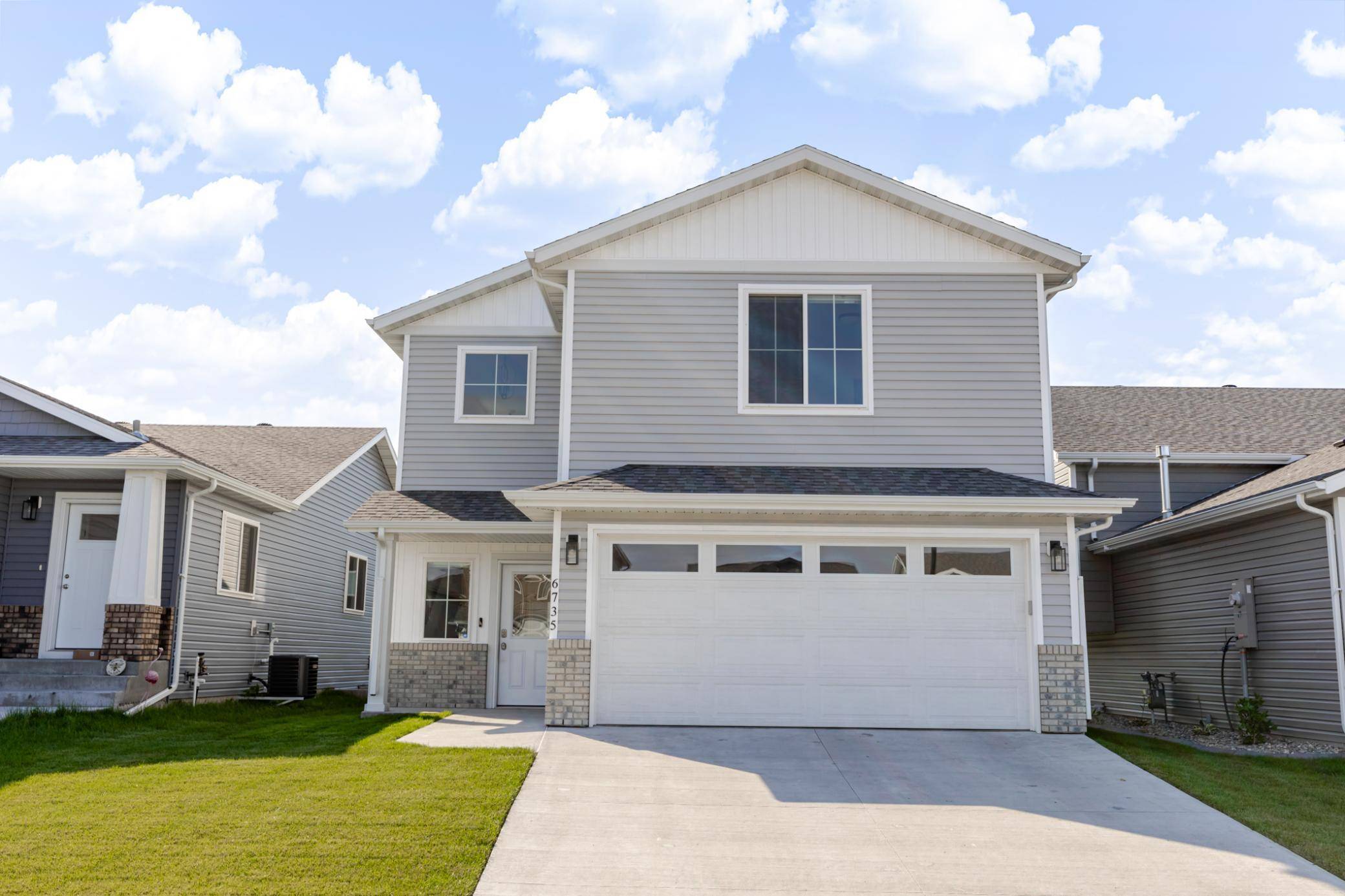 6735 Meadow View DR S, Fargo, ND 58104