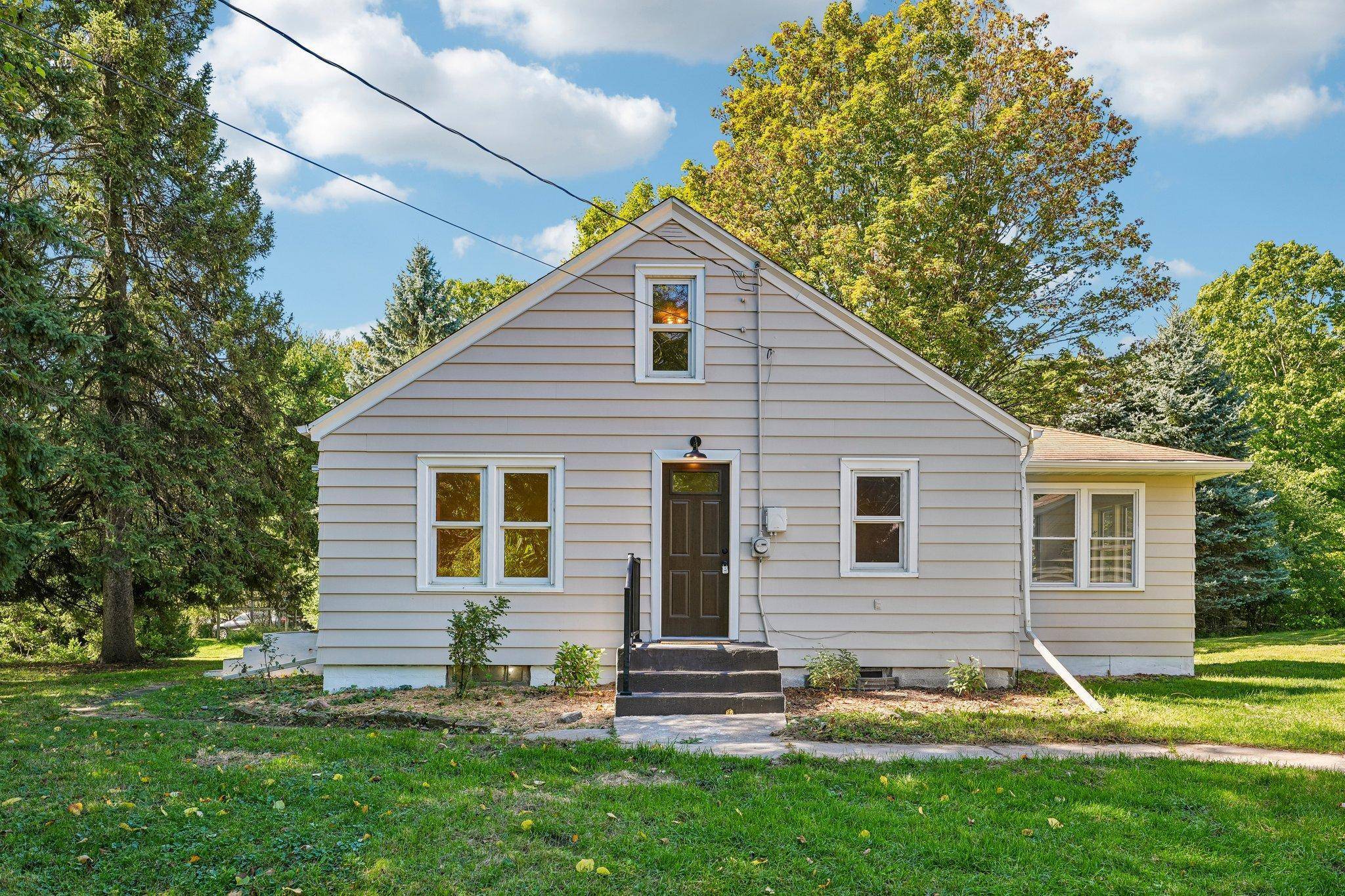625 Bear AVE N, Vadnais Heights, MN 55127