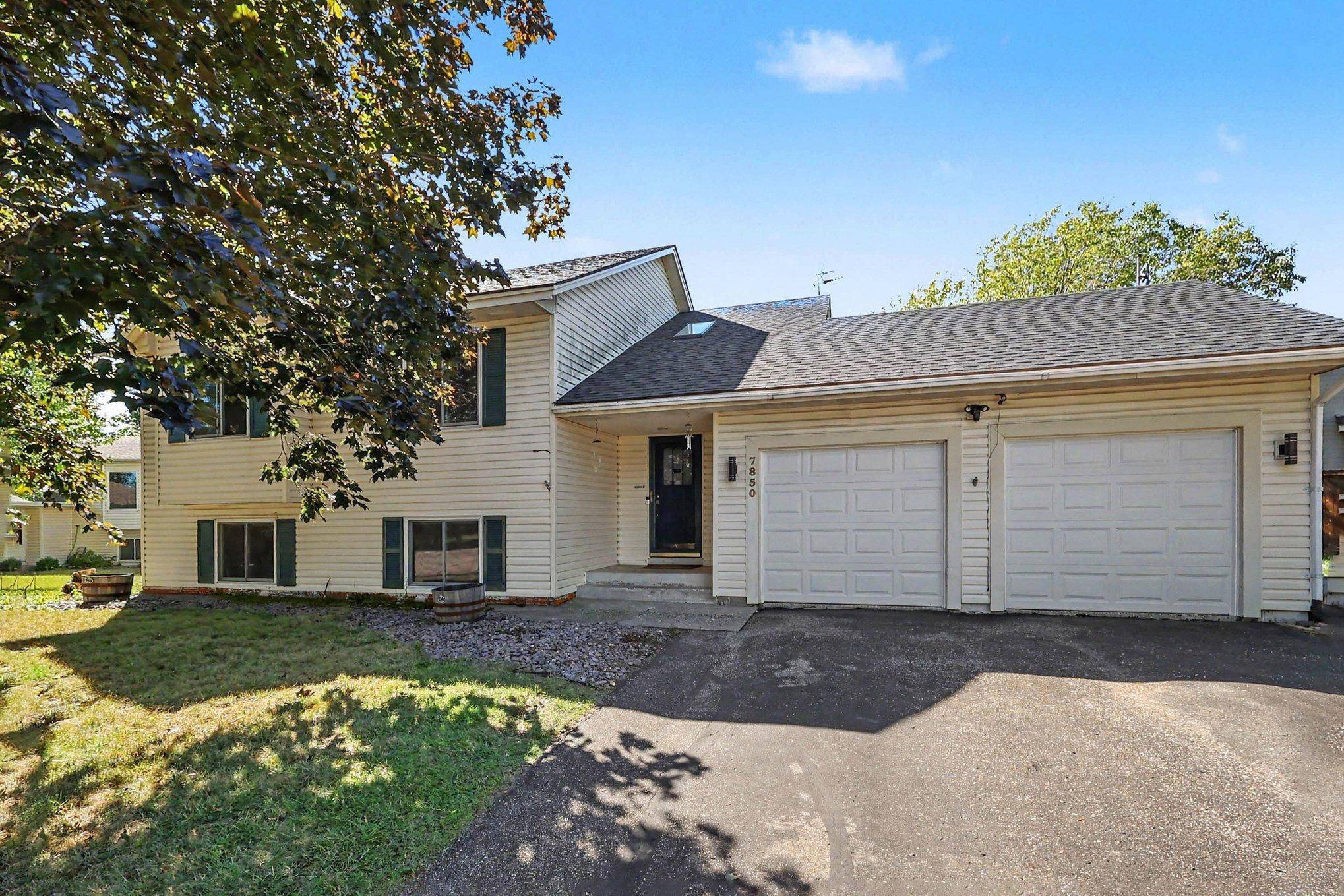 7850 Grinnell CT E, Lakeville, MN 55044