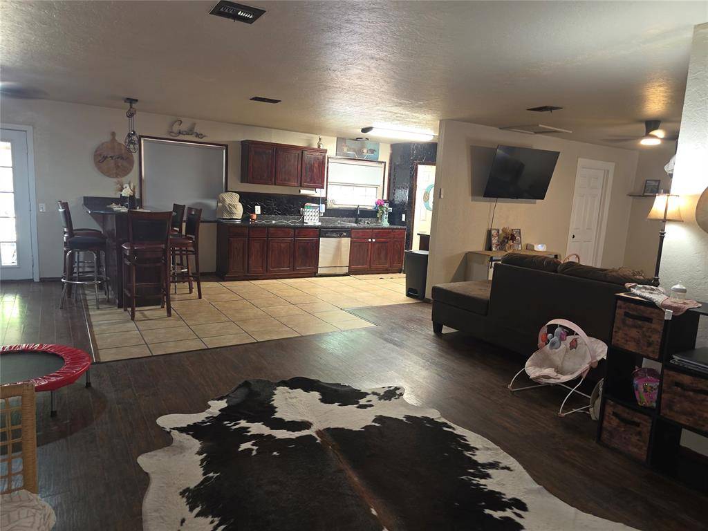 205 Mark AVE, Paoli, OK 73074