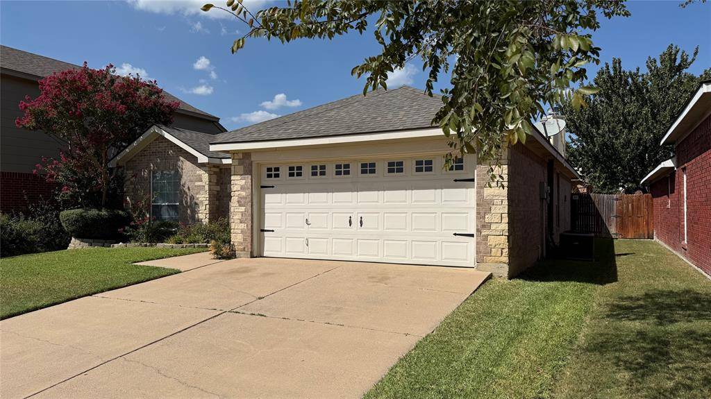 9021 Rushing River Drive, Fort Worth, TX 76118