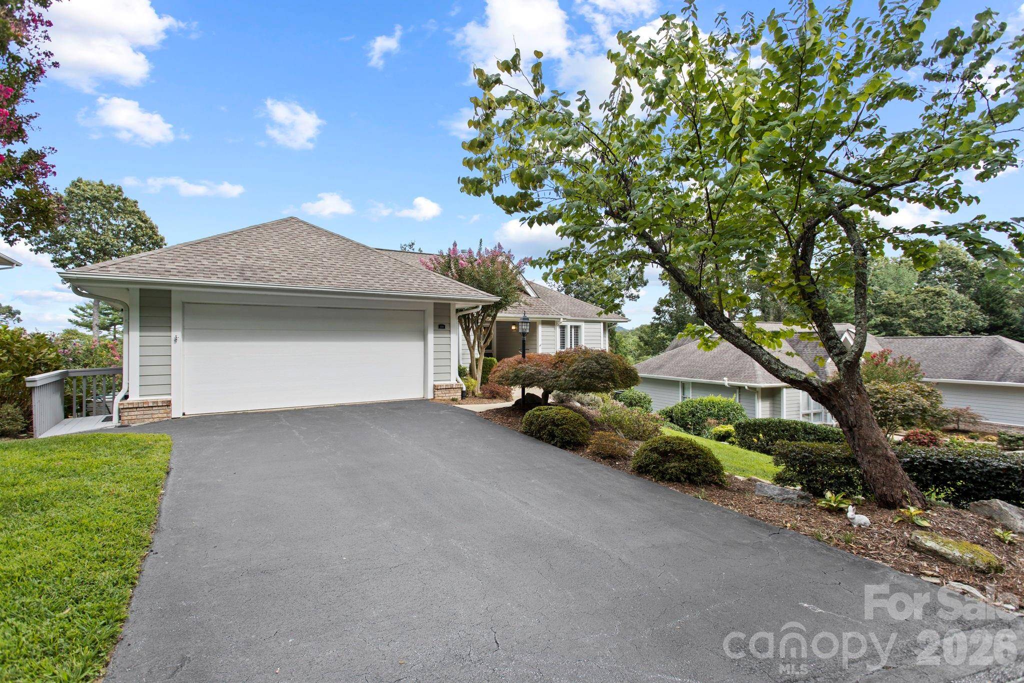 414 Ledgemont CT, Flat Rock, NC 28731
