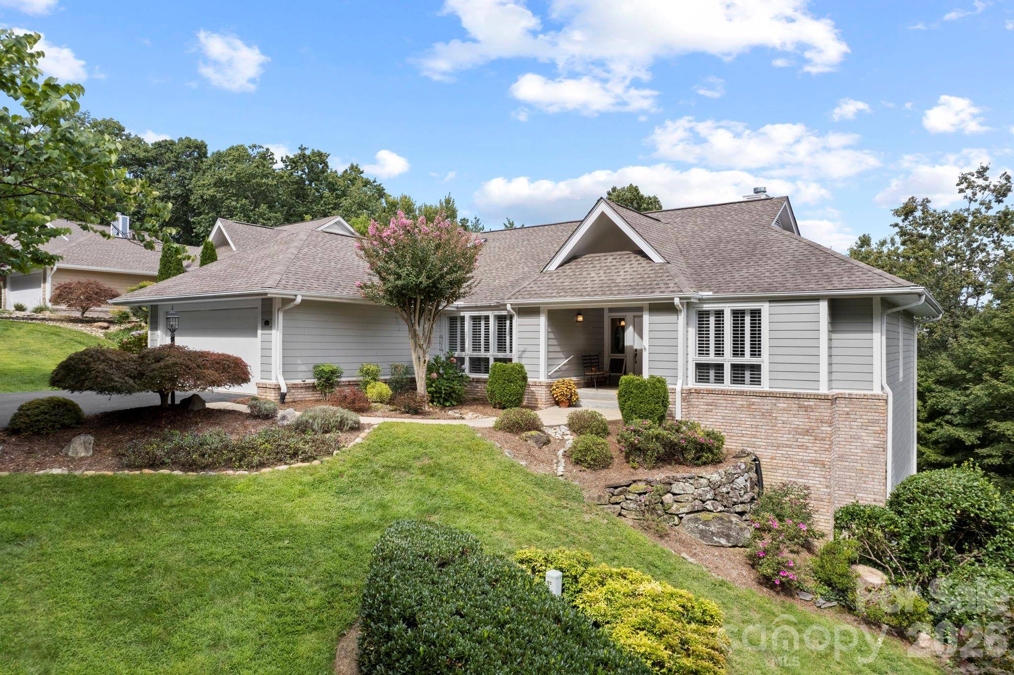 414 Ledgemont CT, Flat Rock, NC 28731