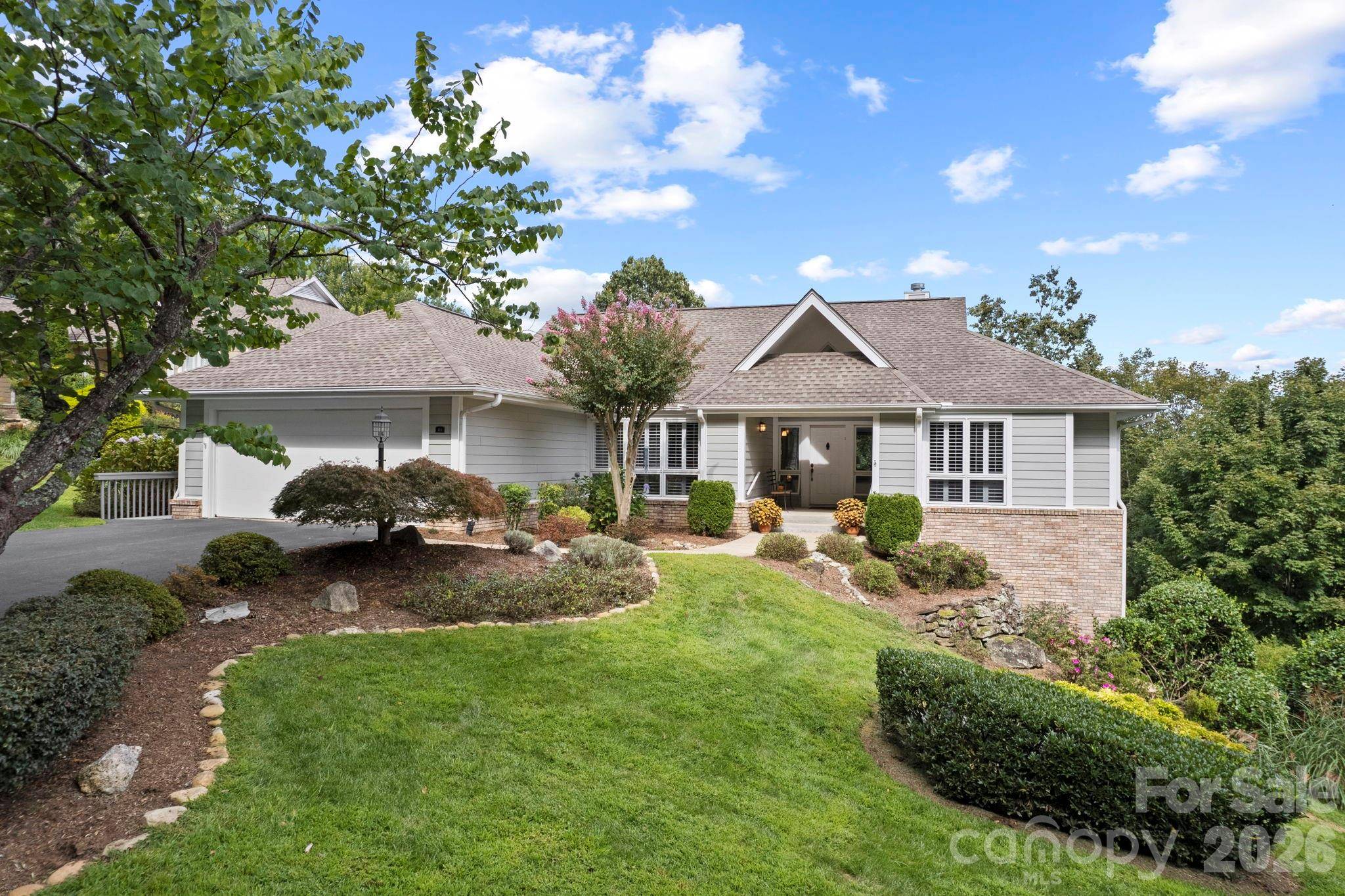 414 Ledgemont CT, Flat Rock, NC 28731