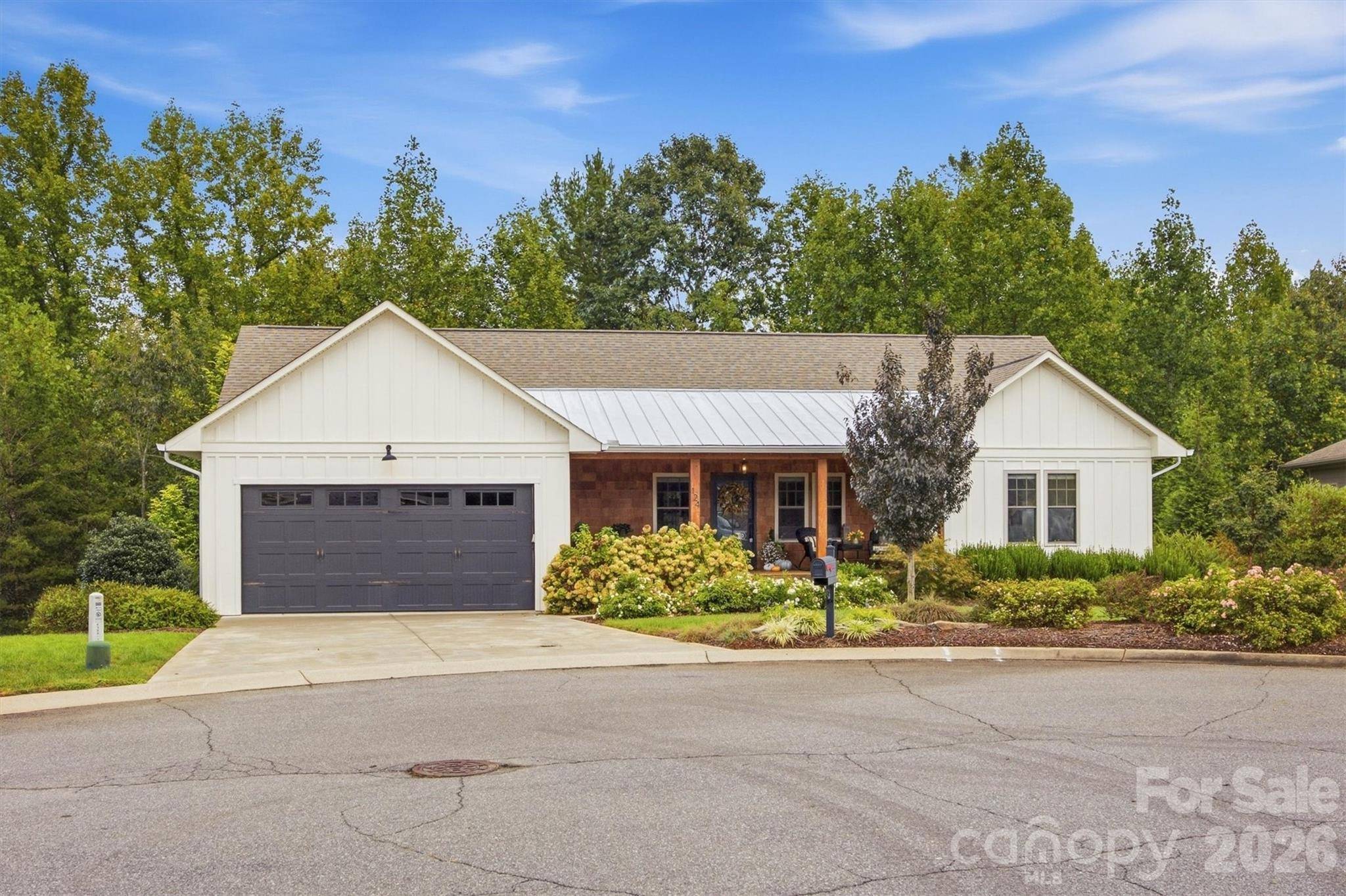 124 Beechmont DR, Morganton, NC 28655