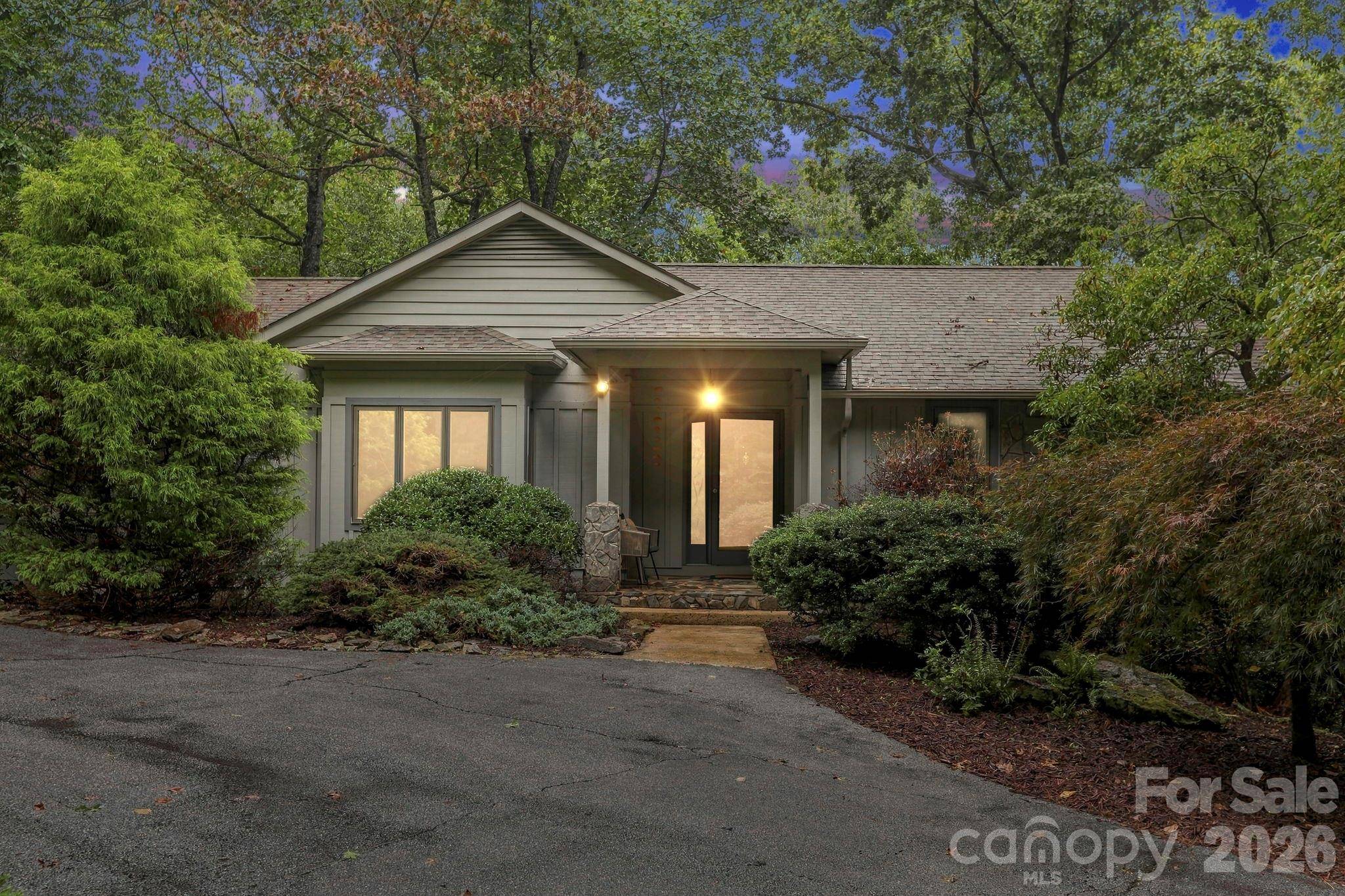 9 Laurel Forest DR, Horse Shoe, NC 28742