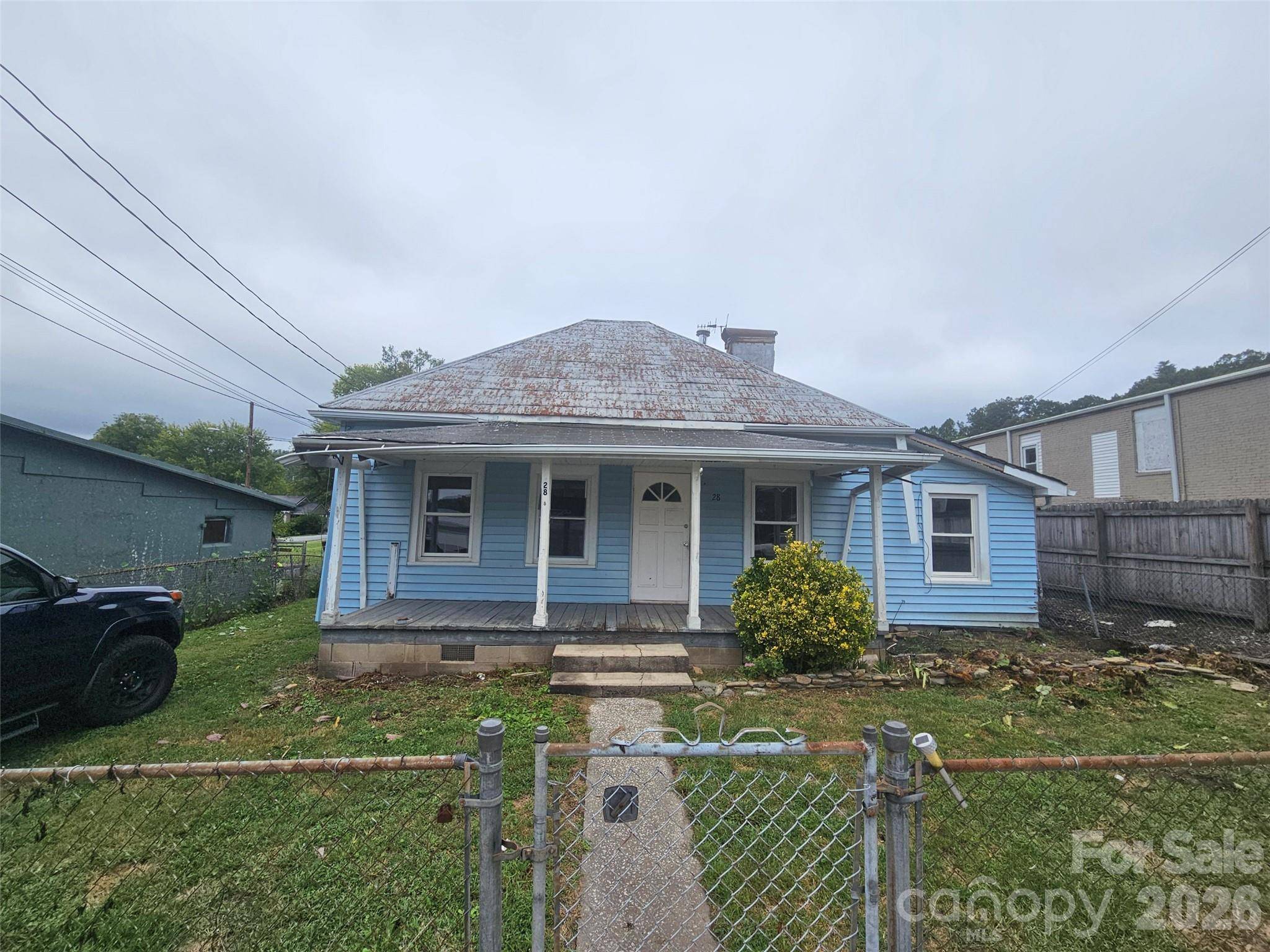 28 Chestnut ST, Rosman, NC 28772
