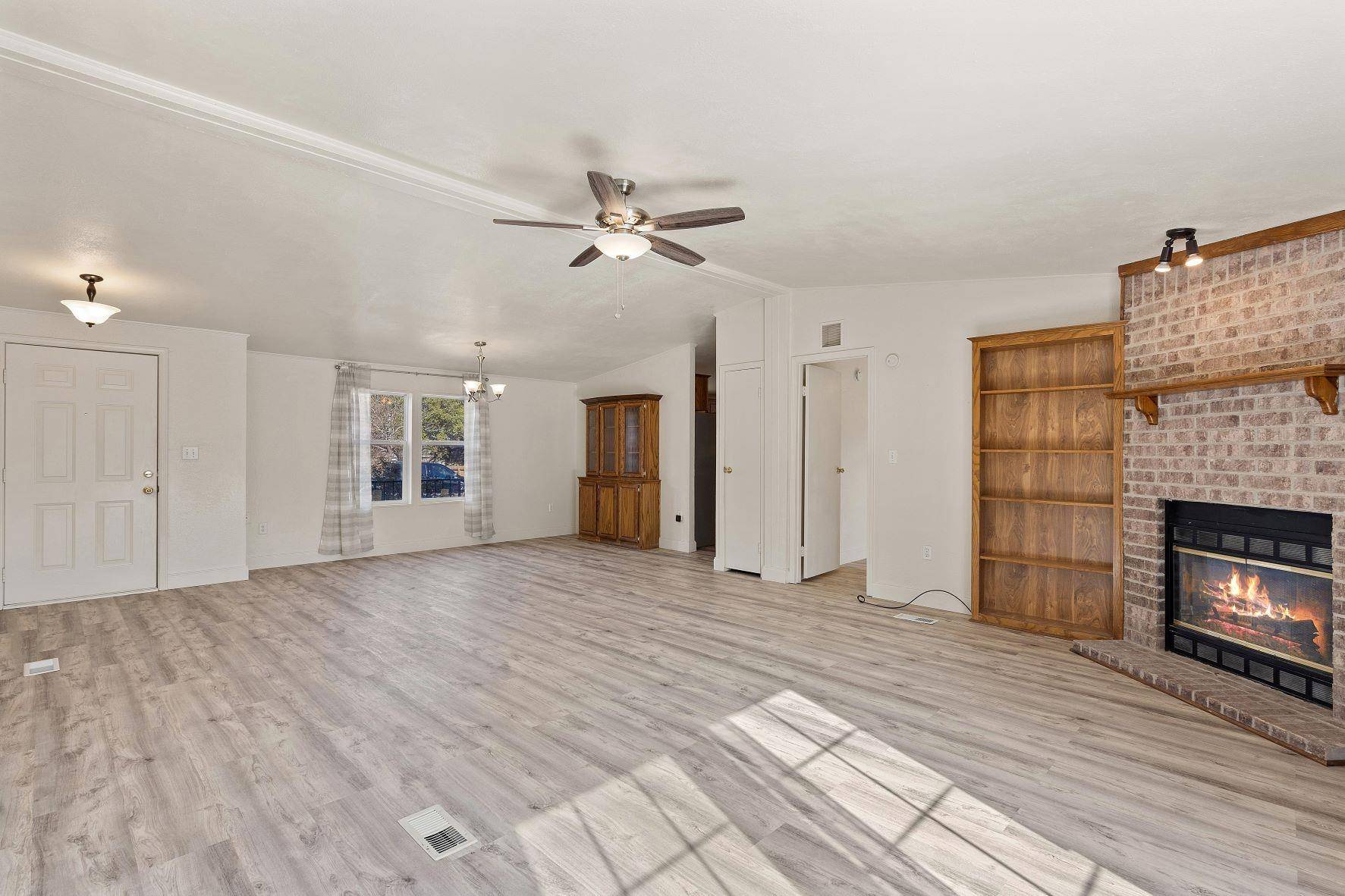 502 E Pecan DR, Johnson City, TX 78636