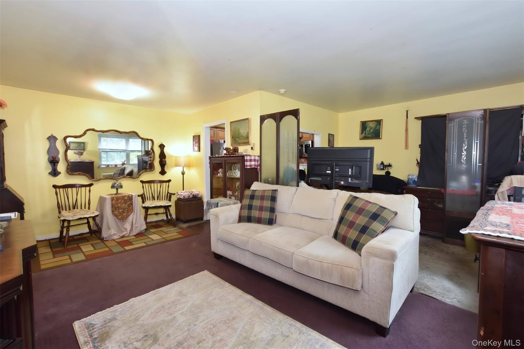11 Glen Hollow DR #D-64, Holtsville, NY 11742