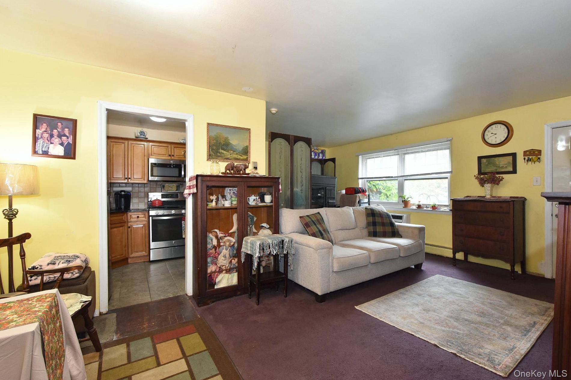 11 Glen Hollow DR #D-64, Holtsville, NY 11742