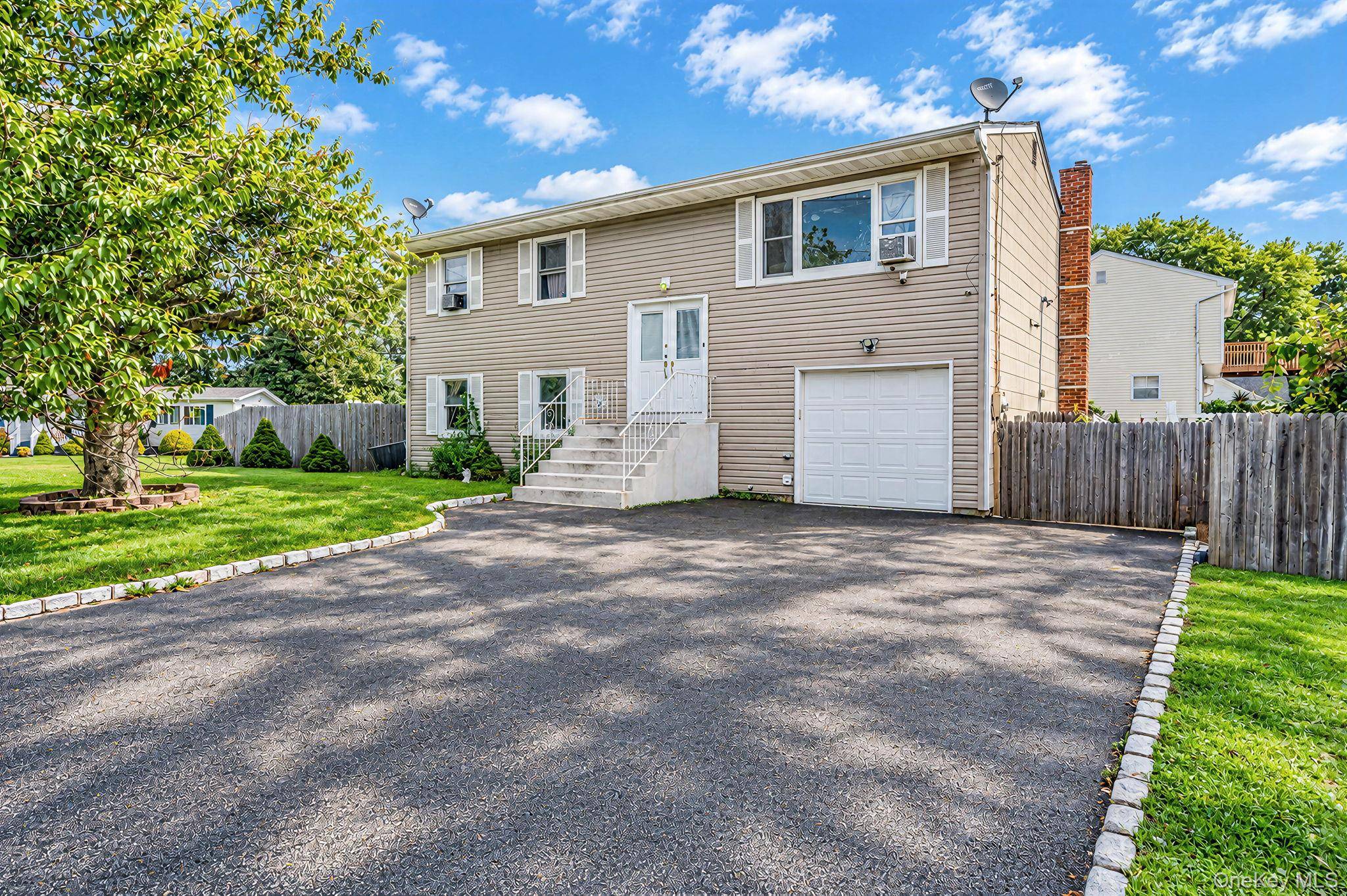 83 Pine Tree DR, Shirley, NY 11967
