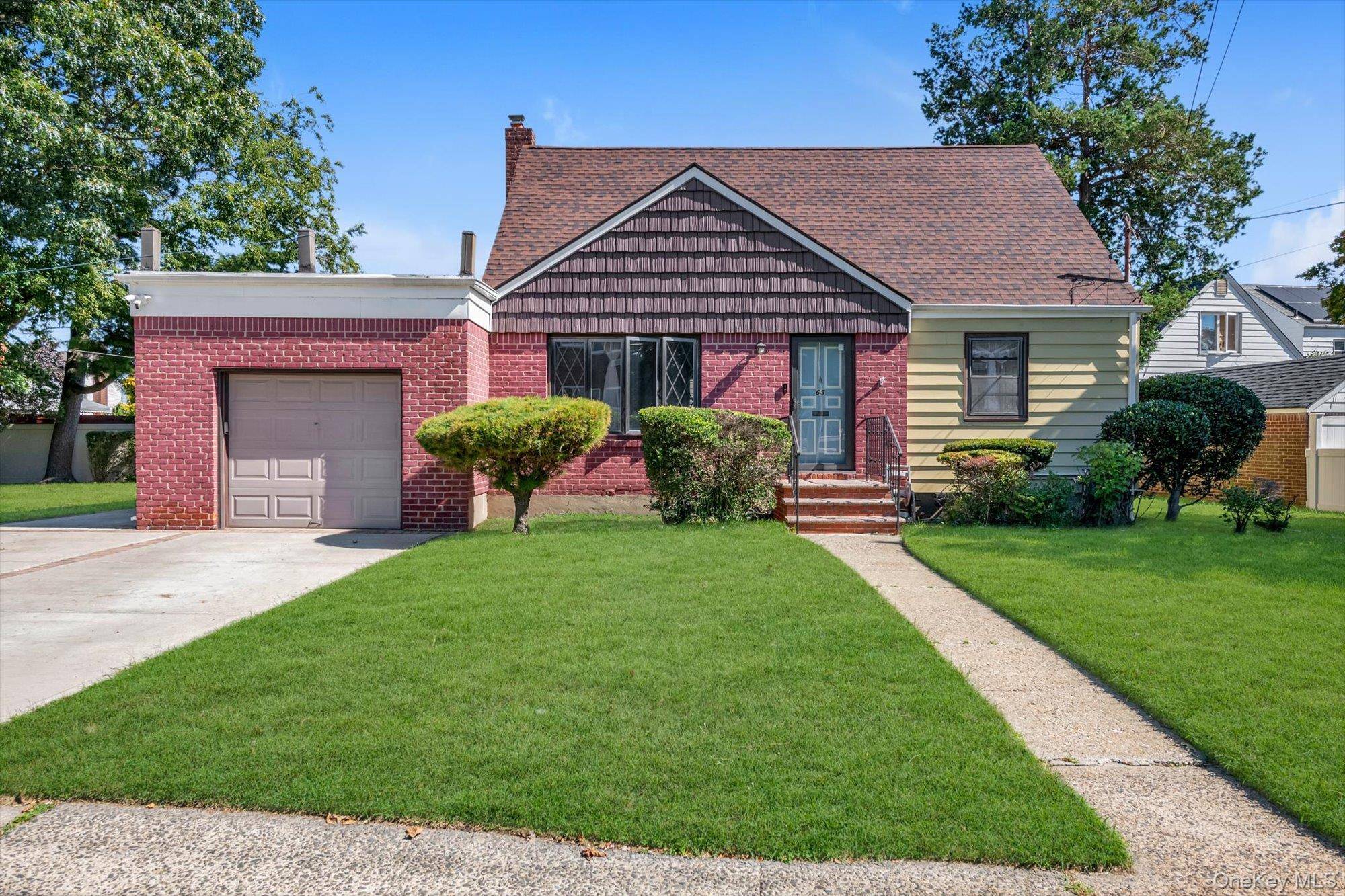 65 Clearstream AVE, Valley Stream, NY 11580