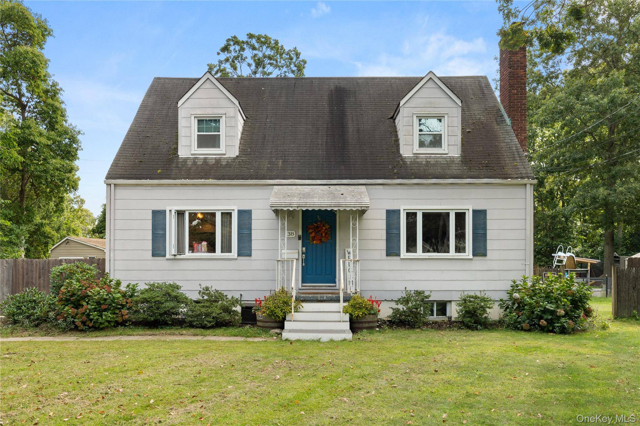 38 Muncey RD, Bay Shore, NY 11706
