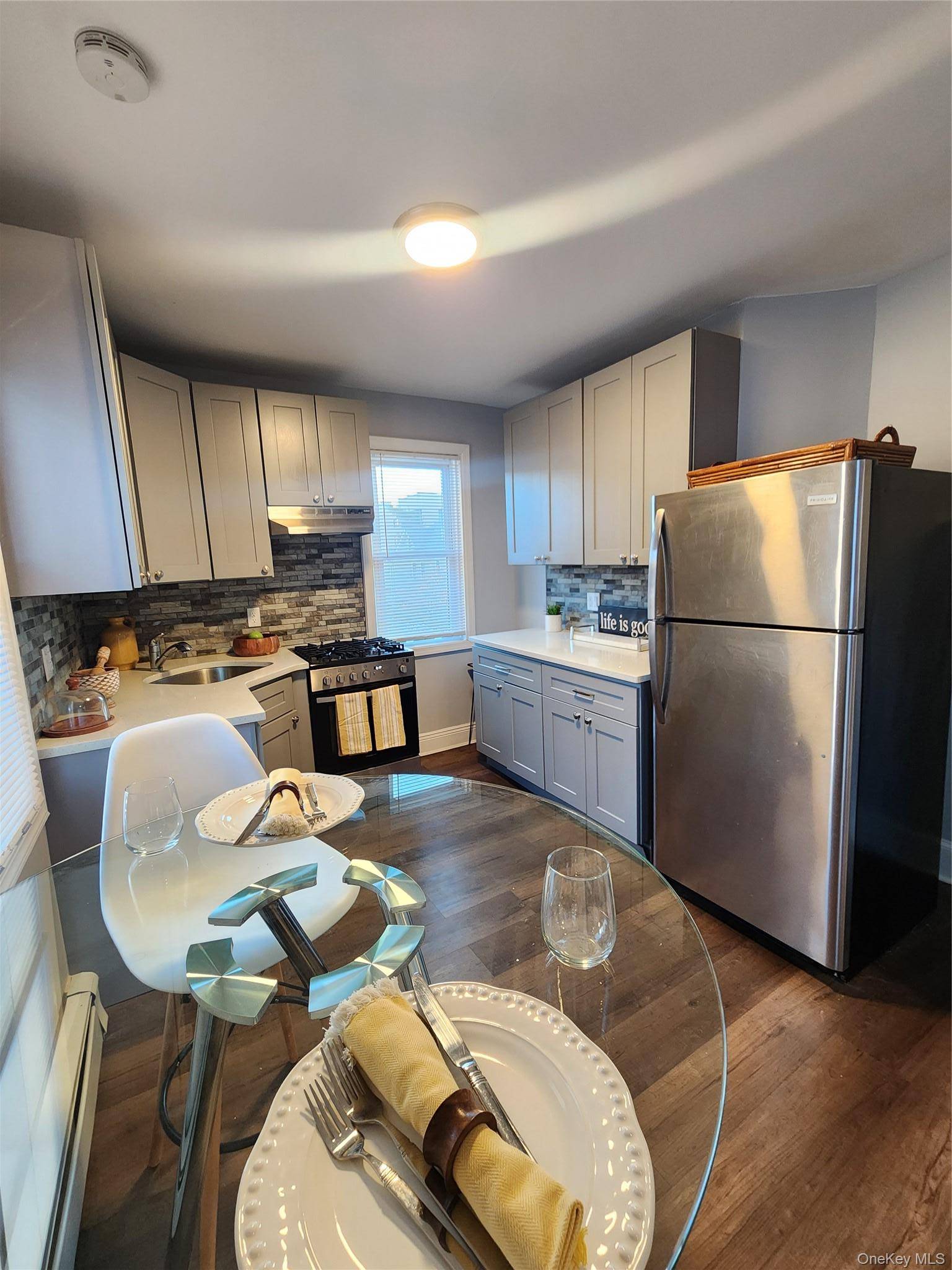 157 Cleveland AVE #B, Mineola, NY 11501