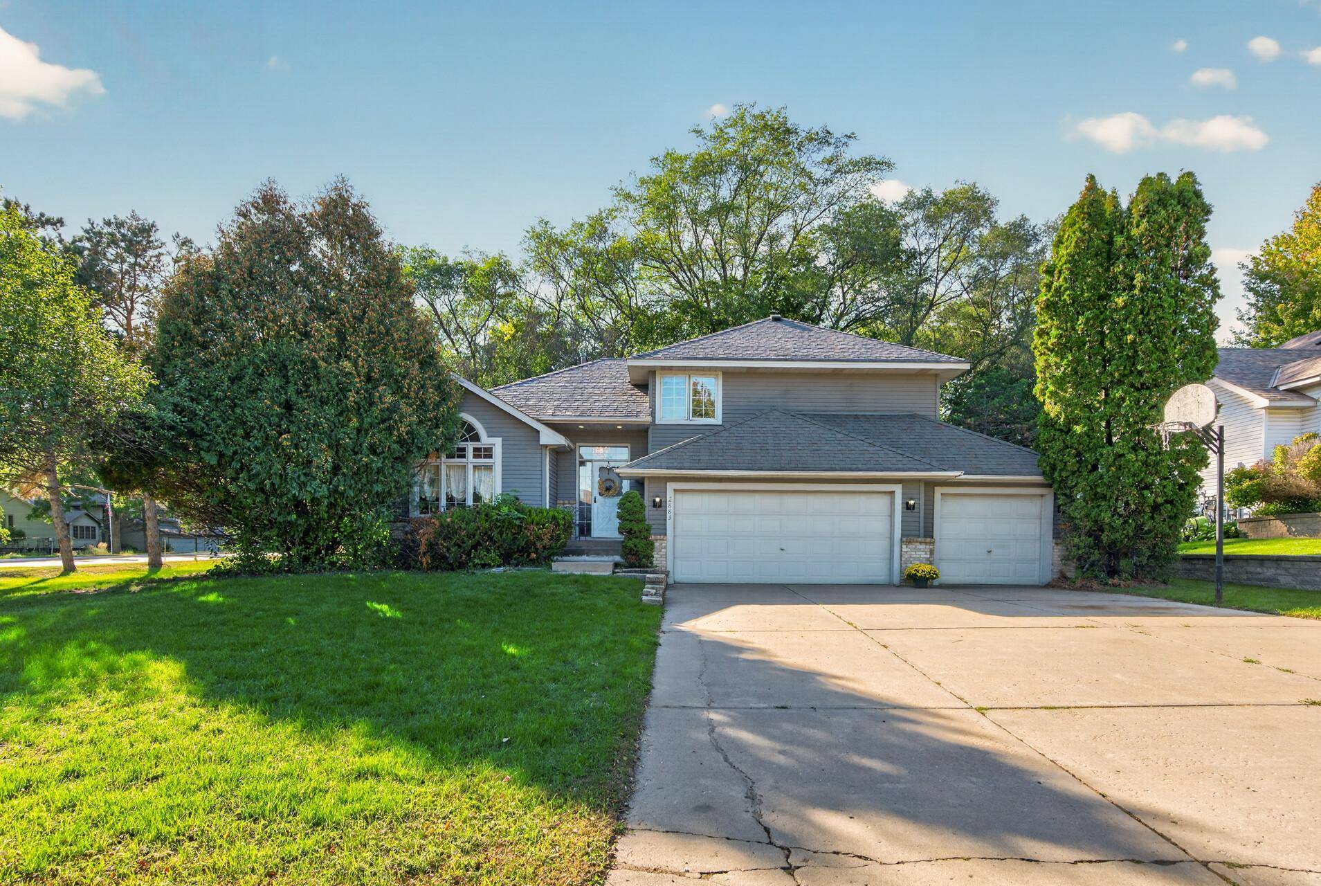 2883 Duluth ST, Maplewood, MN 55109