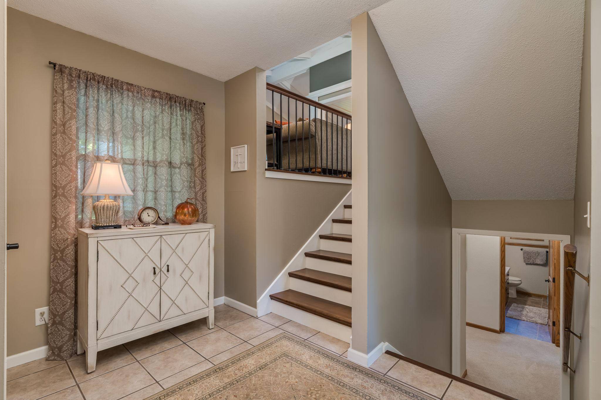 204 Viking DR, Mankato, MN 56001