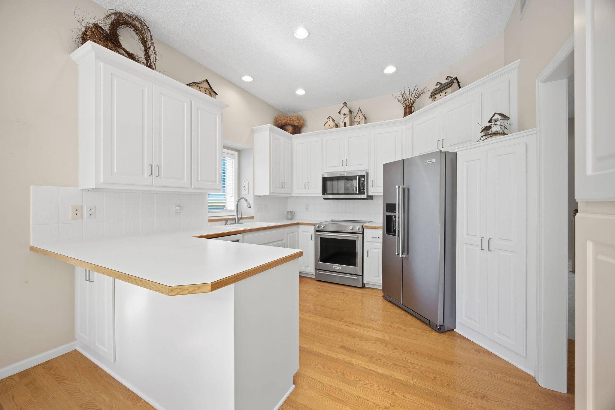 239 Wildflower CT, Vadnais Heights, MN 55127