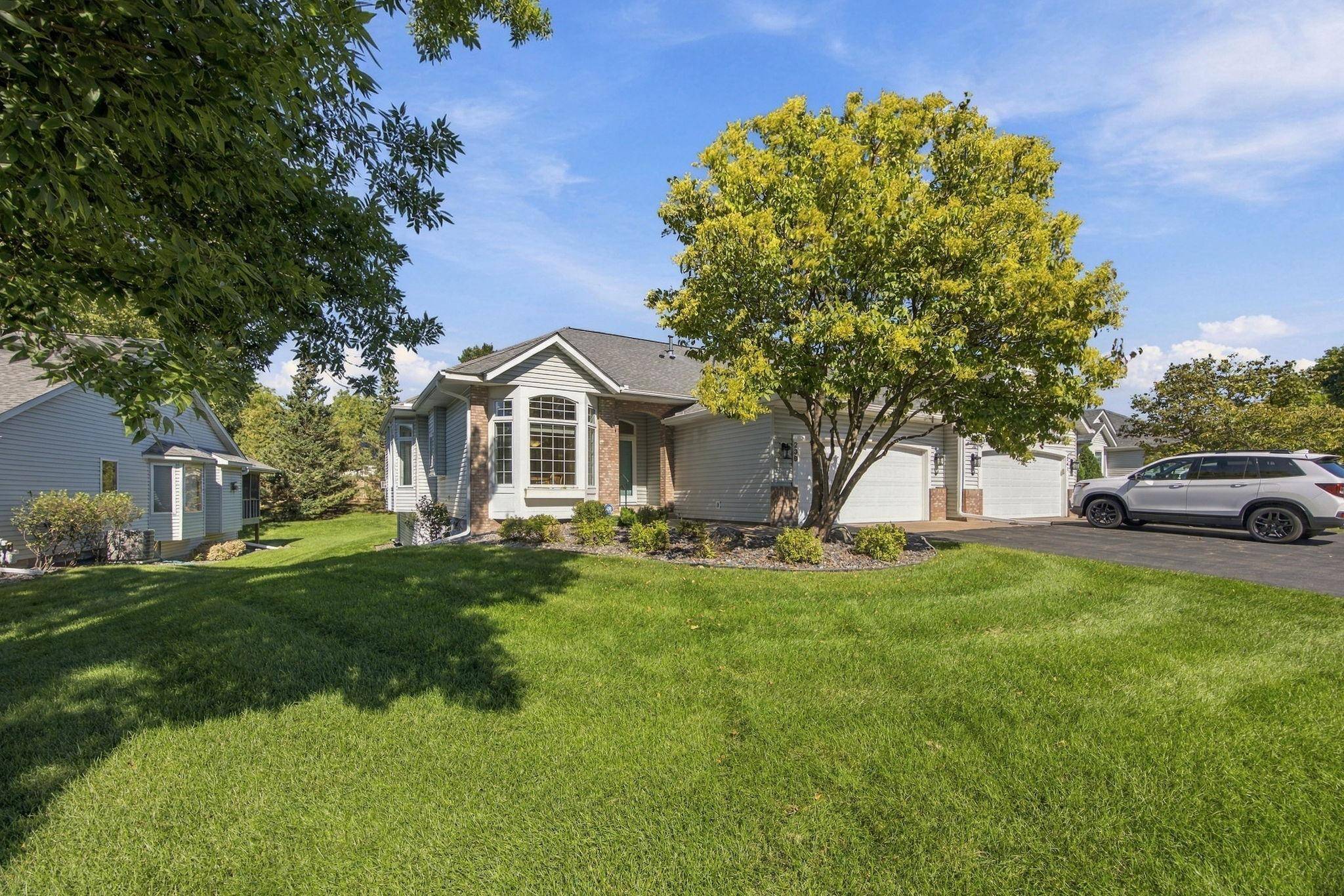 239 Wildflower CT, Vadnais Heights, MN 55127