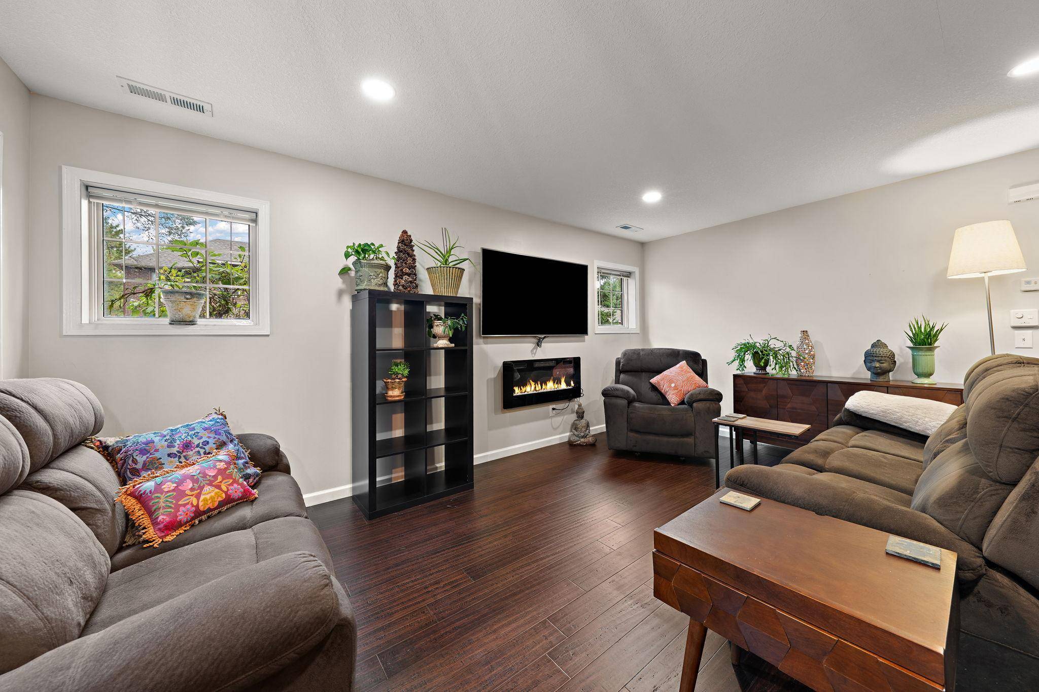 1423 Hunter Hill RD, Hudson, WI 54016