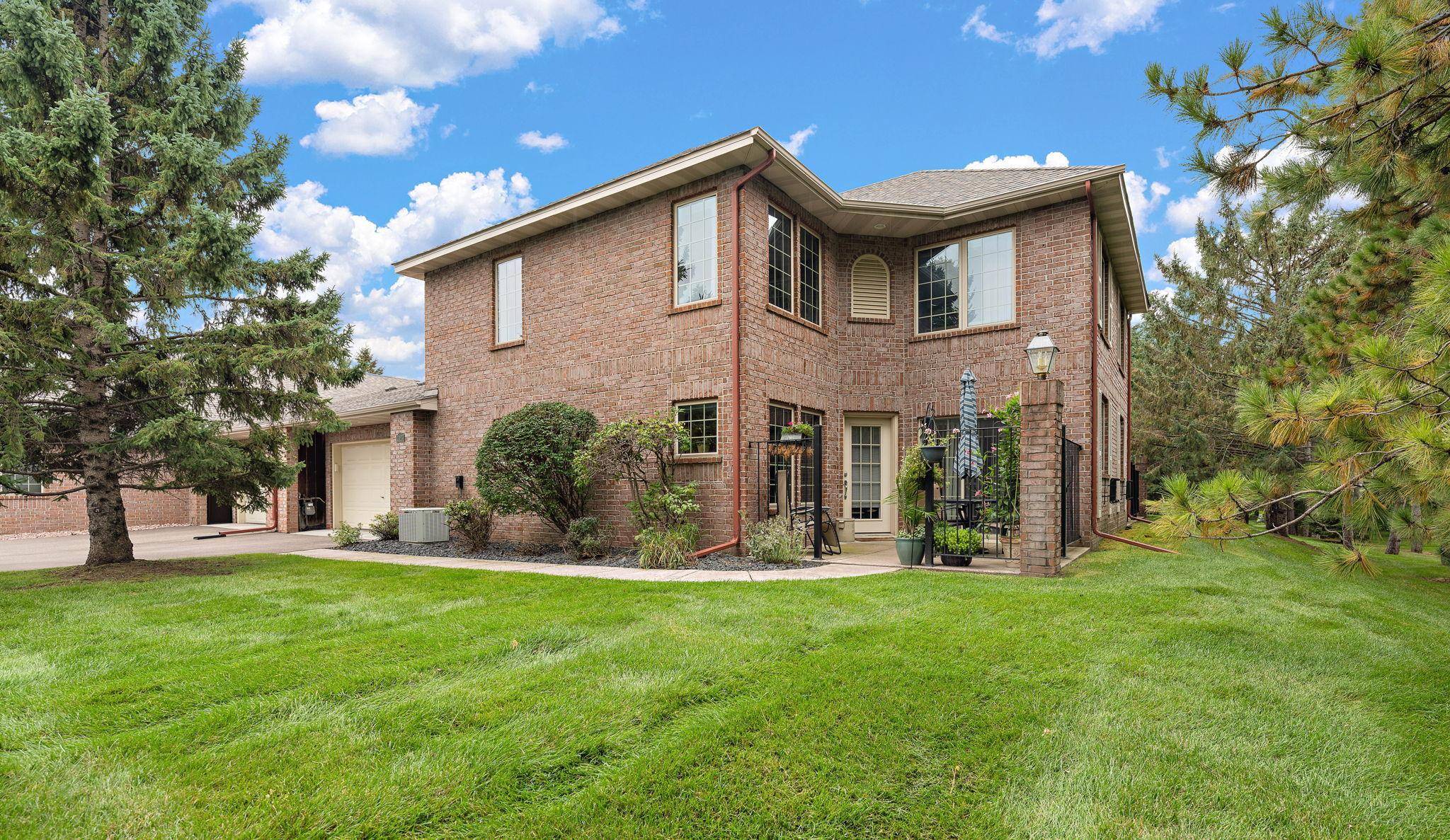1423 Hunter Hill RD, Hudson, WI 54016