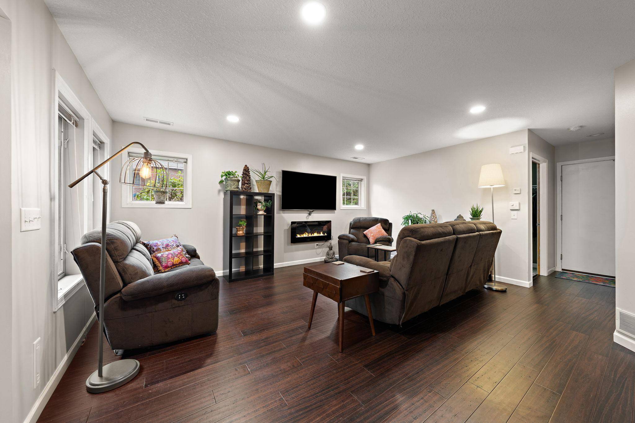 1423 Hunter Hill RD, Hudson, WI 54016