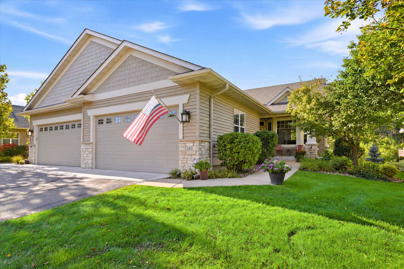 7141 Ballard TRL, Inver Grove Heights, MN 55077