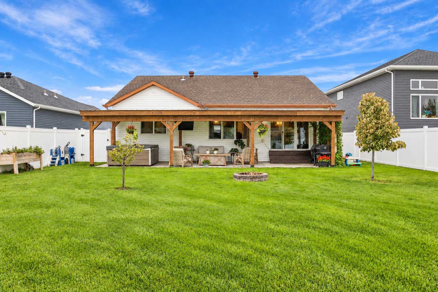 5545 8th ST W, West Fargo, ND 58078