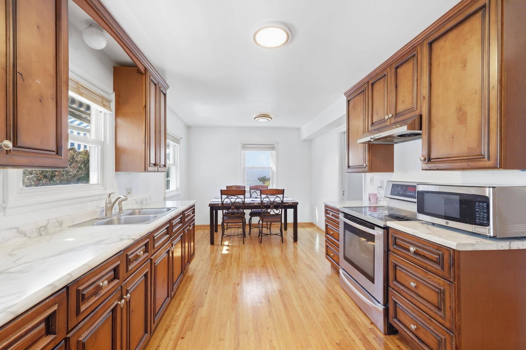 986 Blair AVE, Saint Paul, MN 55104