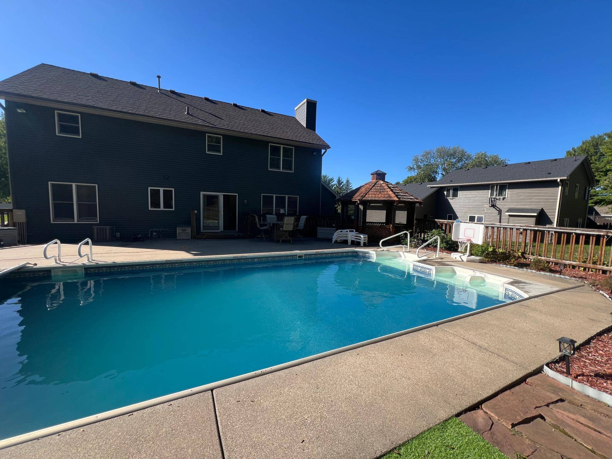 1497 Golf View DR, River Falls, WI 54022