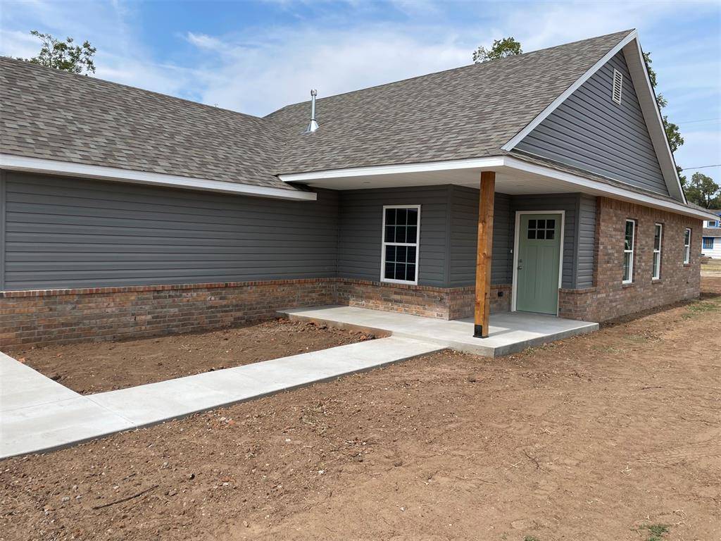 202 W Rosa ST, Shawnee, OK 74804