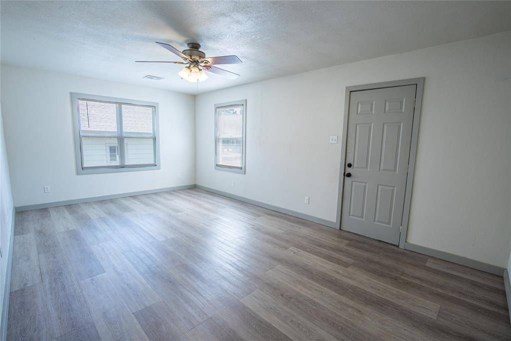 305 W Rickenbacker DR, Midwest City, OK 73110