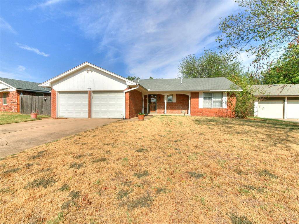 709 Wood Crest ST, Moore, OK 73160