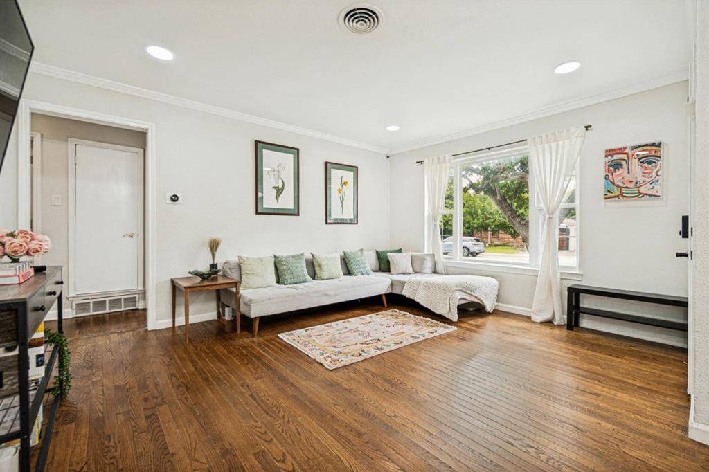 2245 San Medina Avenue, Dallas, TX 75228
